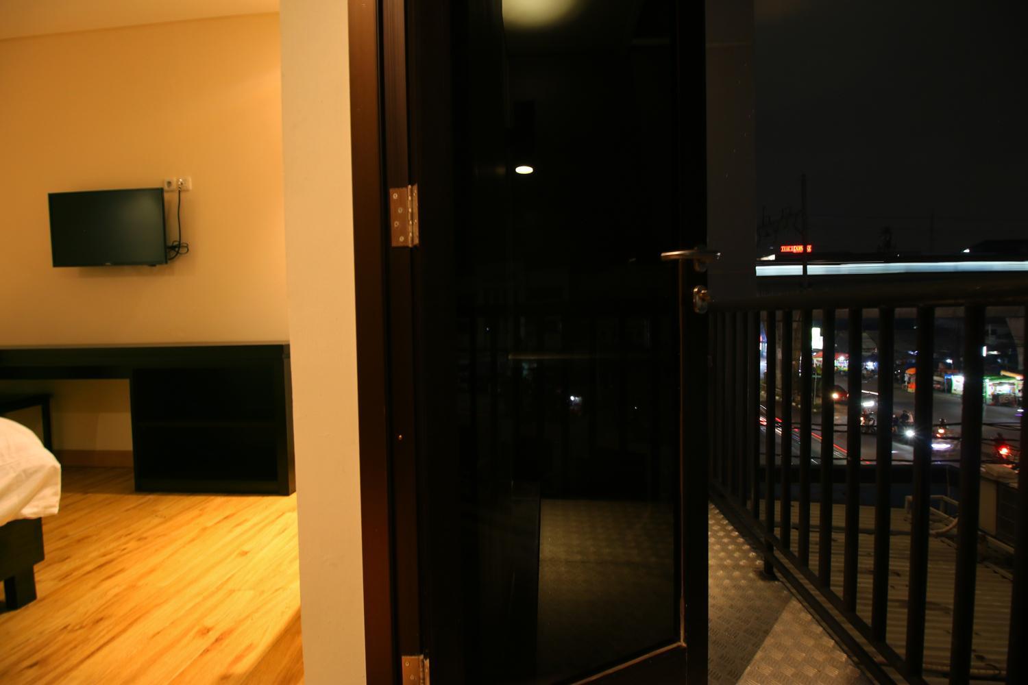Deluxe King Room - Photo 4