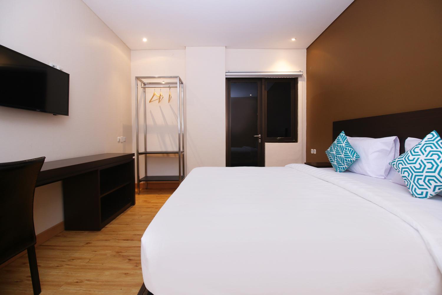 Deluxe King Room - Photo 2