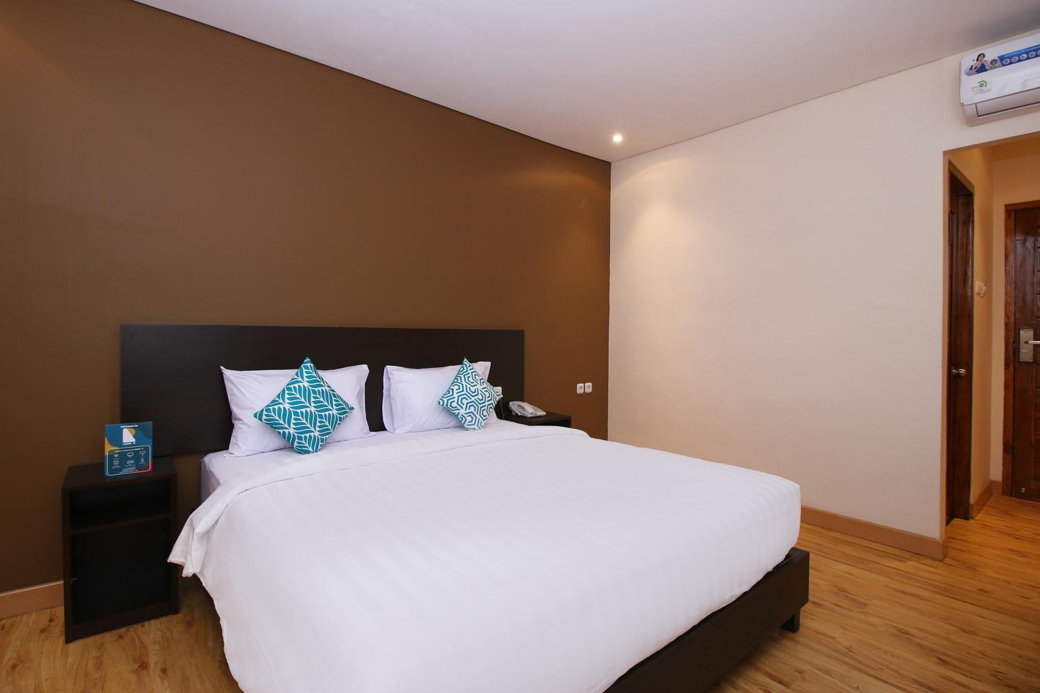 Deluxe King Room - Photo 1