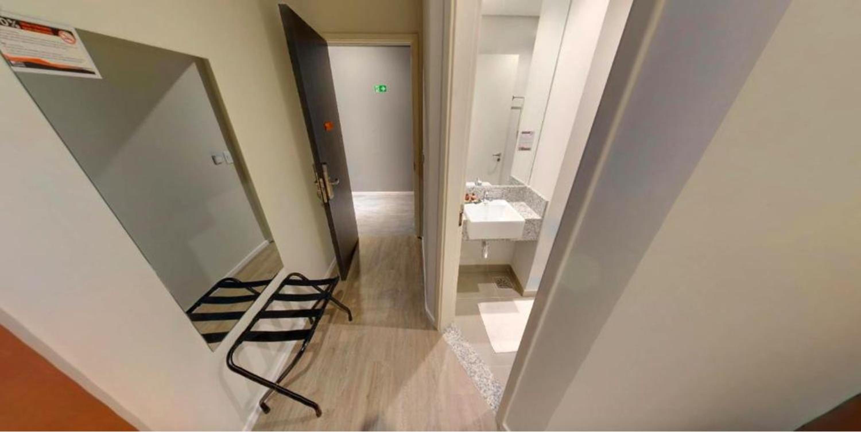 Single Room thumbnail 5