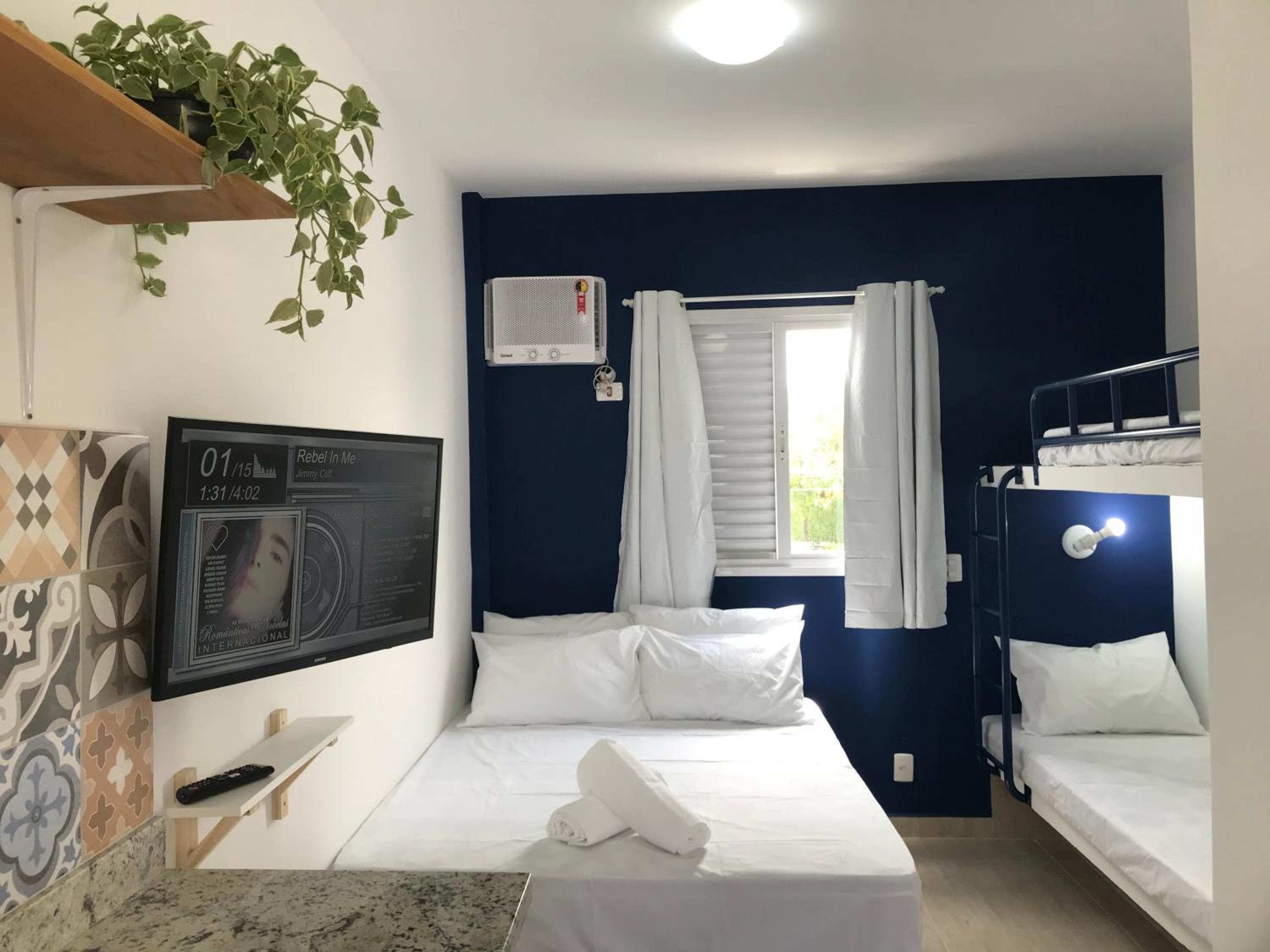Suite - Photo 1
