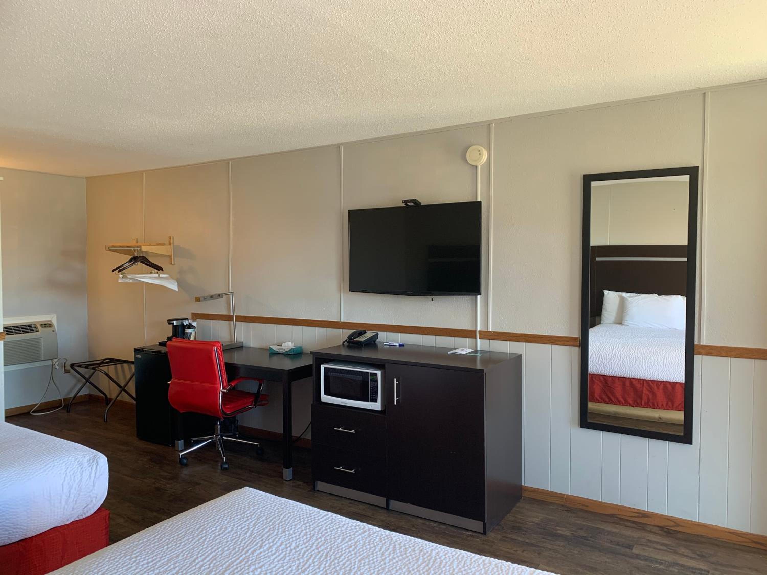 2 Queen Beds 1 Twin Bed Non-Smoking - Photo 3