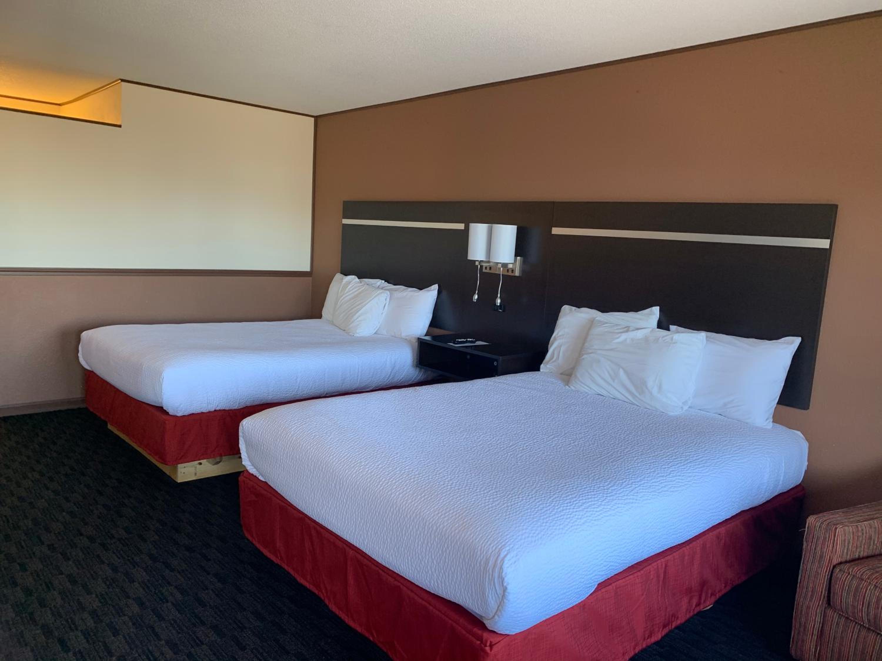 2 Queen Beds Non-Smoking - Photo 12