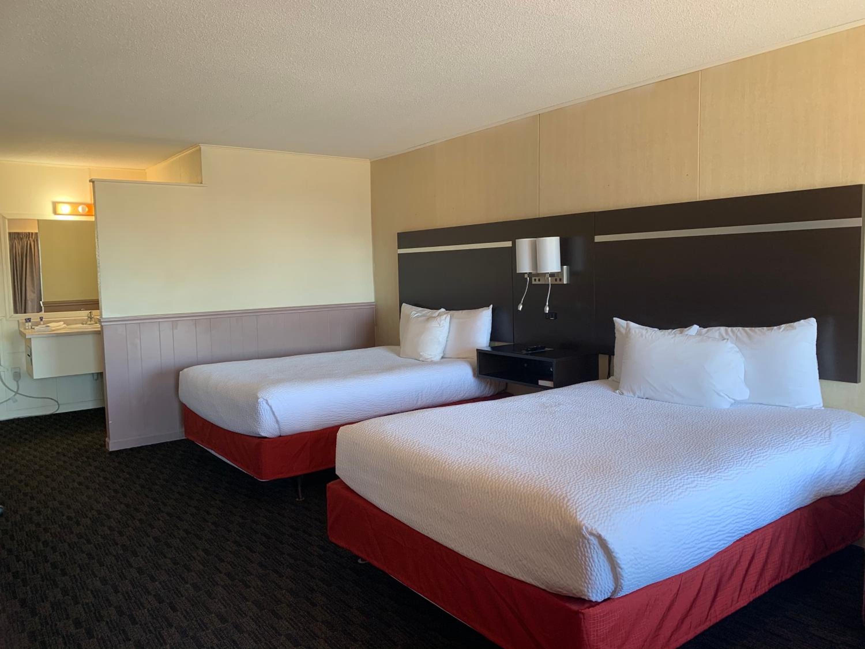 2 Queen Beds Non-Smoking - Photo 10