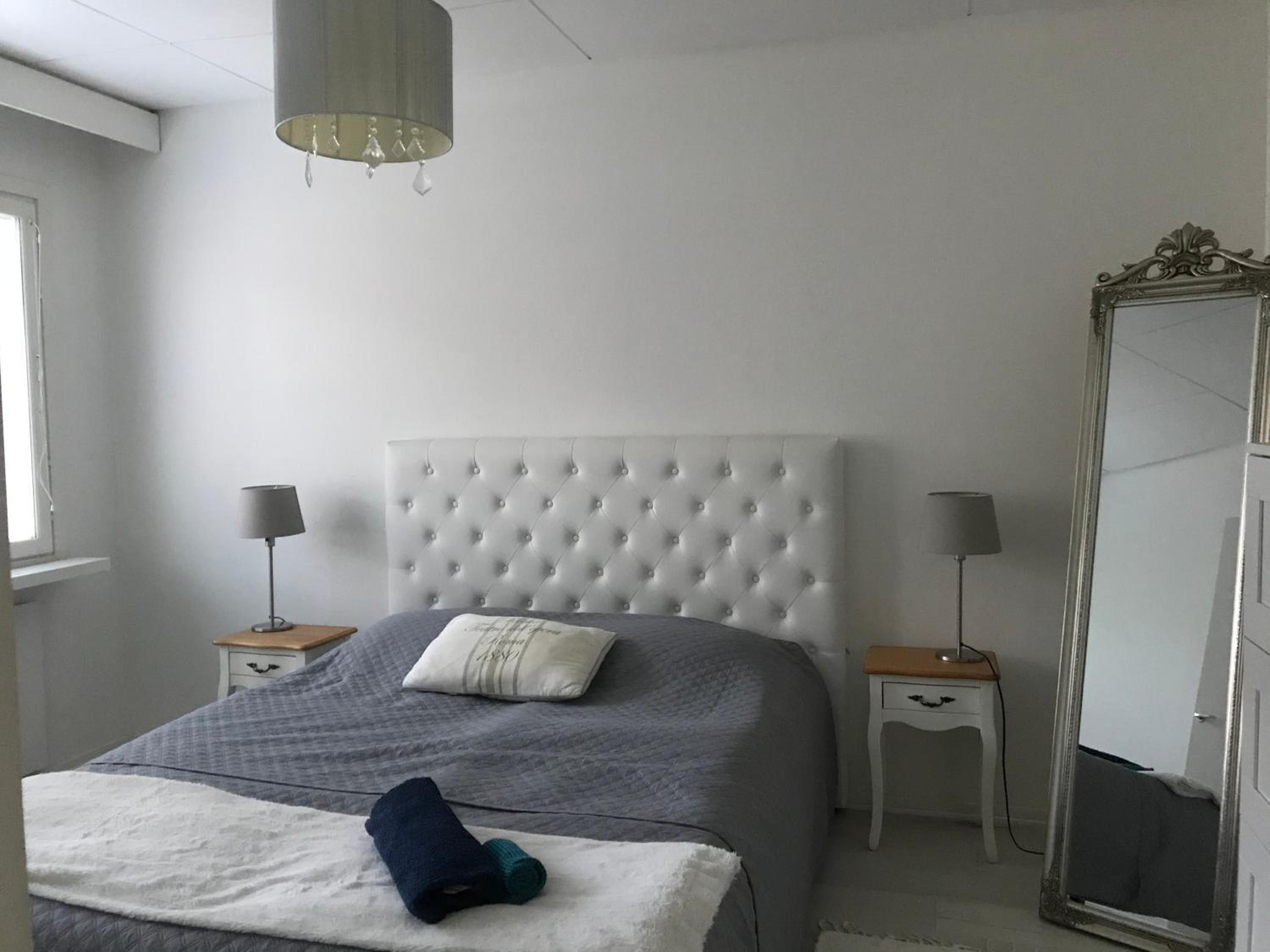 One-Bedroom Apartment photo 2