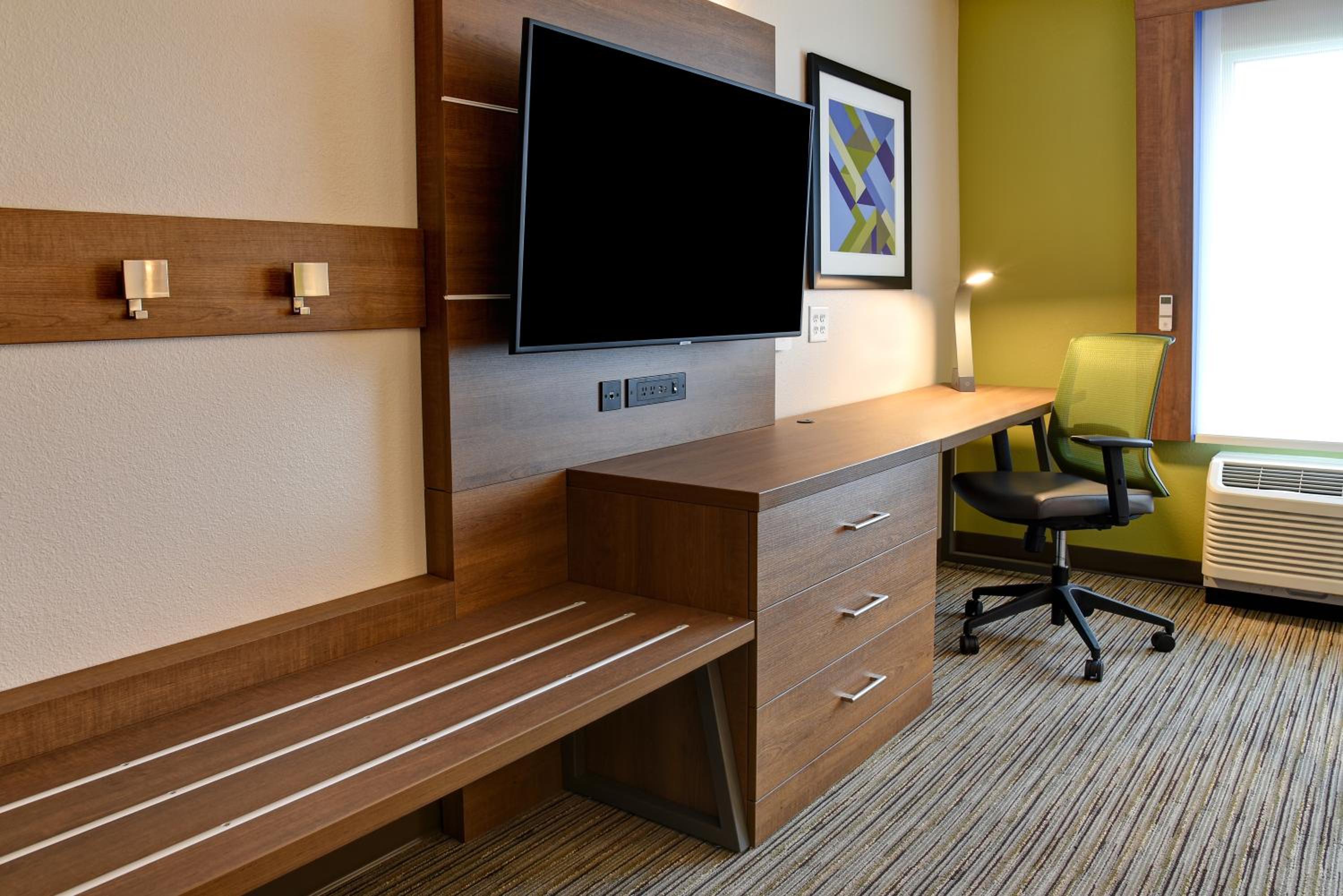 Standard King Room - Photo 6