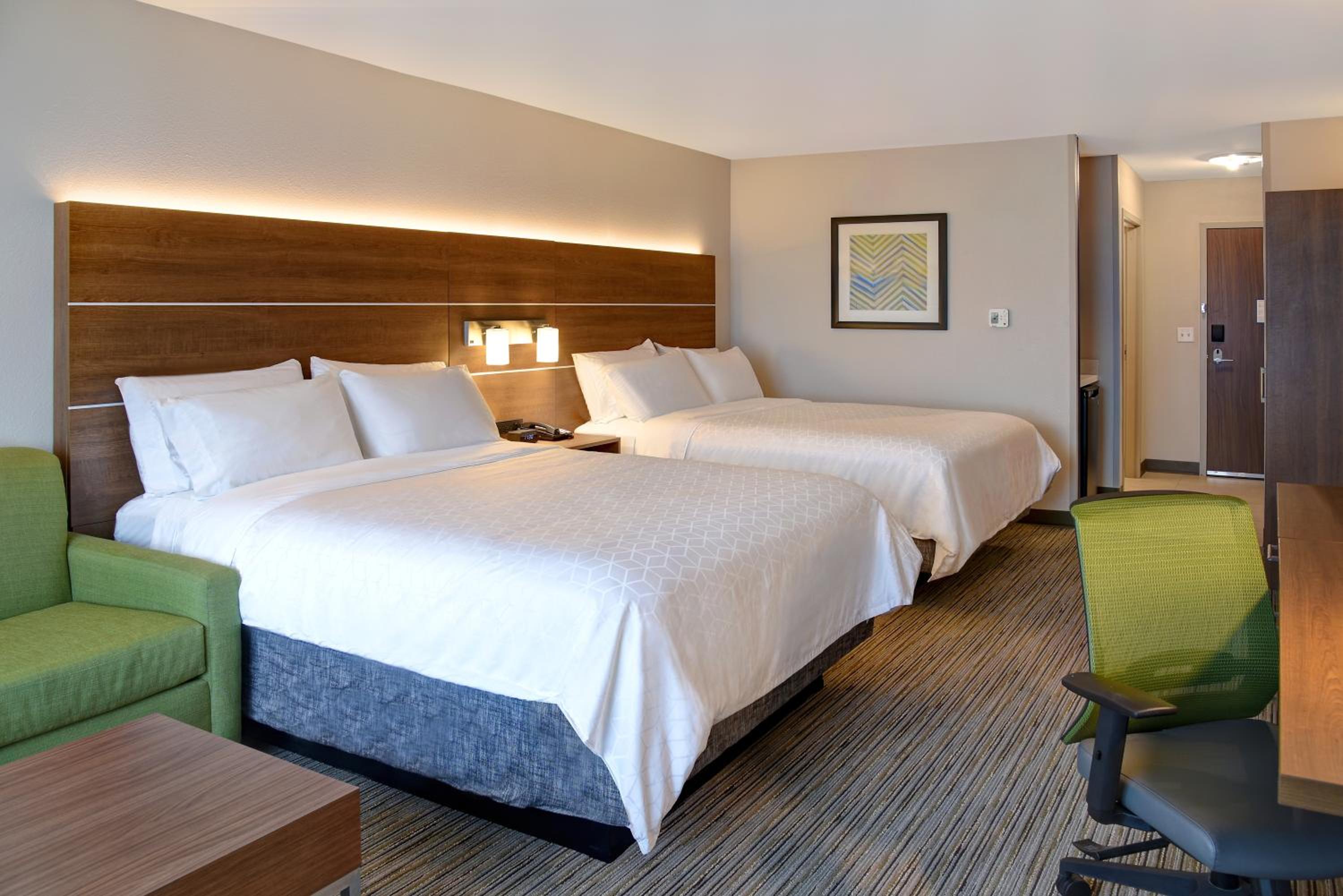 Queen Suite - Photo 9
