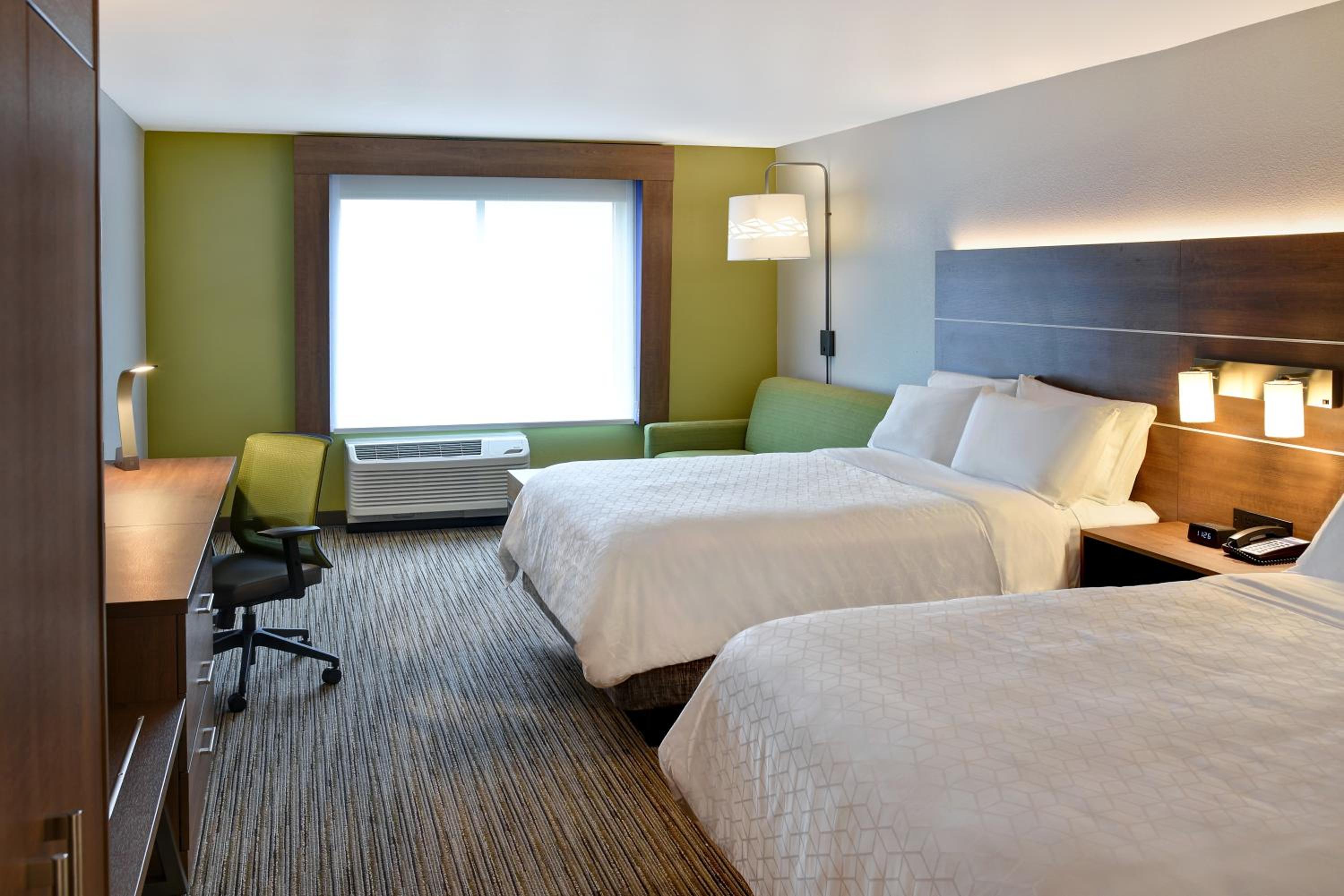 Queen Suite - Photo 7