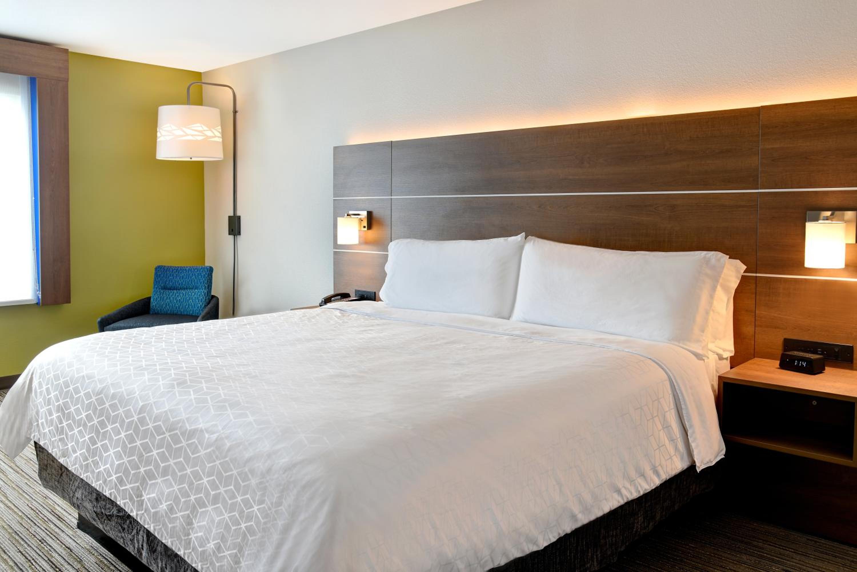 Standard King Room - Photo 4