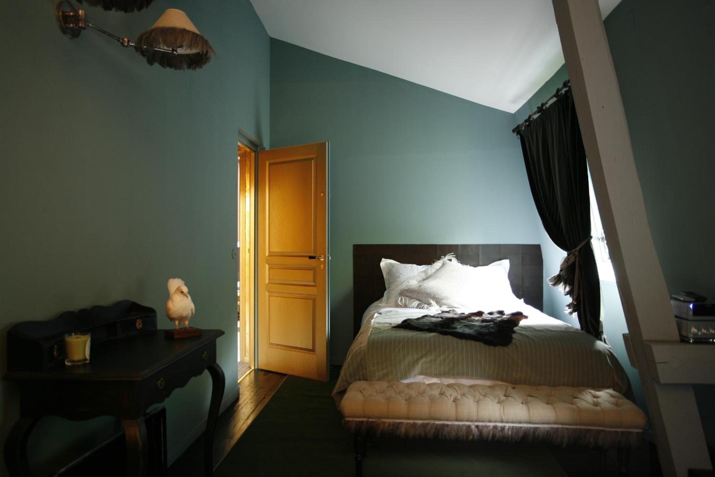 Chat Botté Room - Photo 4