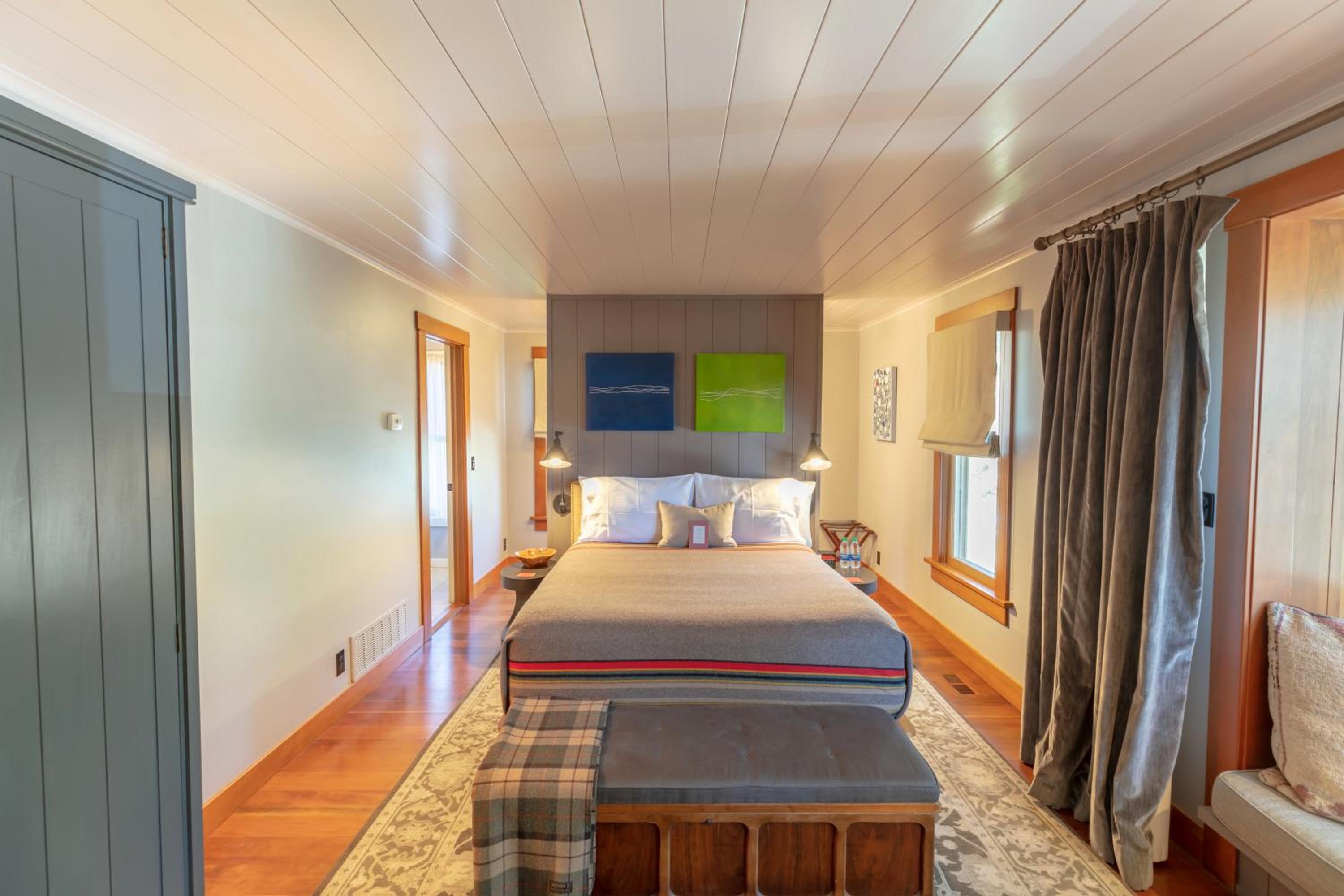 Deluxe Queen Room