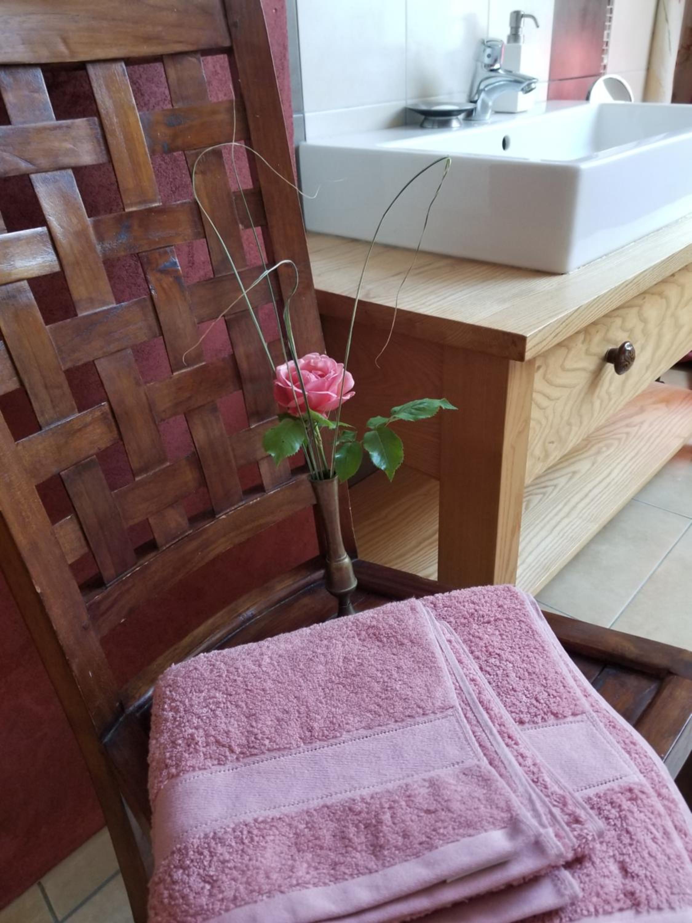 Double Room with Private Bathroom - Photo 18