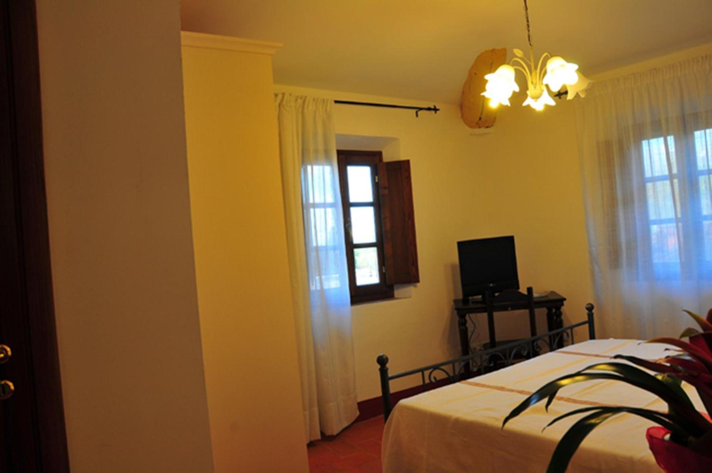 Double Room - Photo 4