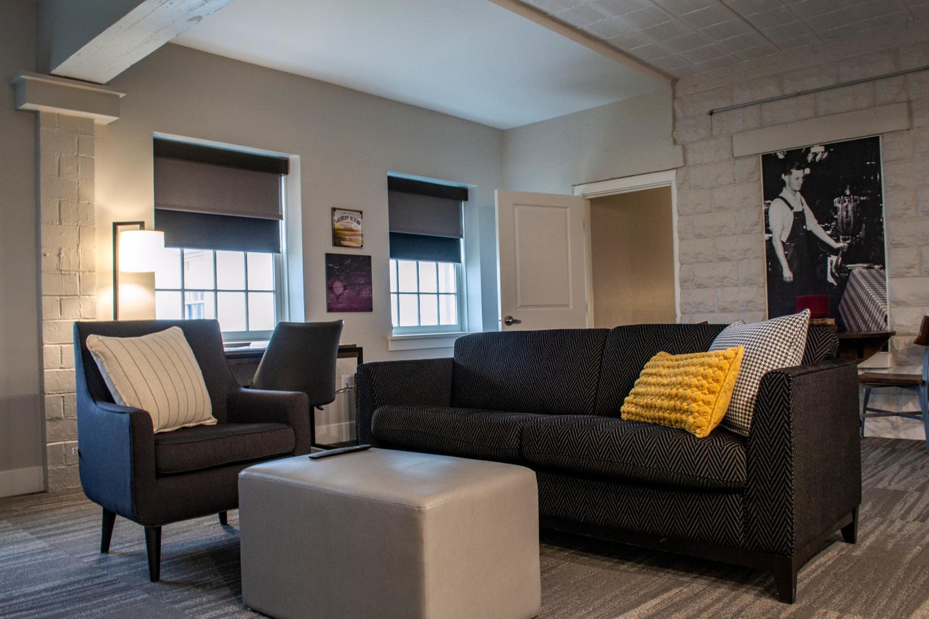 Deluxe King Suite