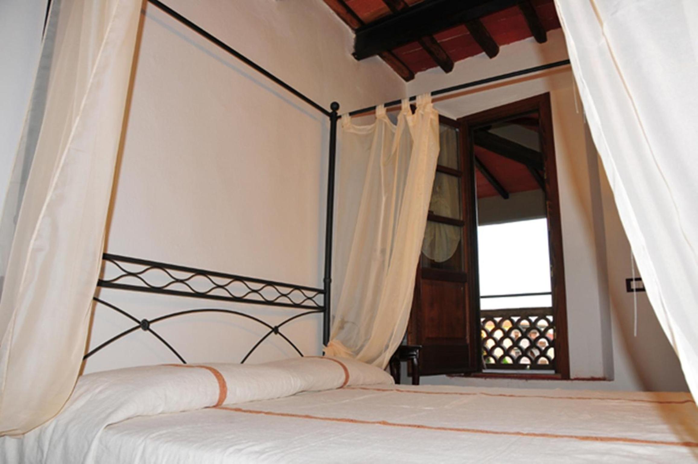 Suite with Balcony - Photo 7