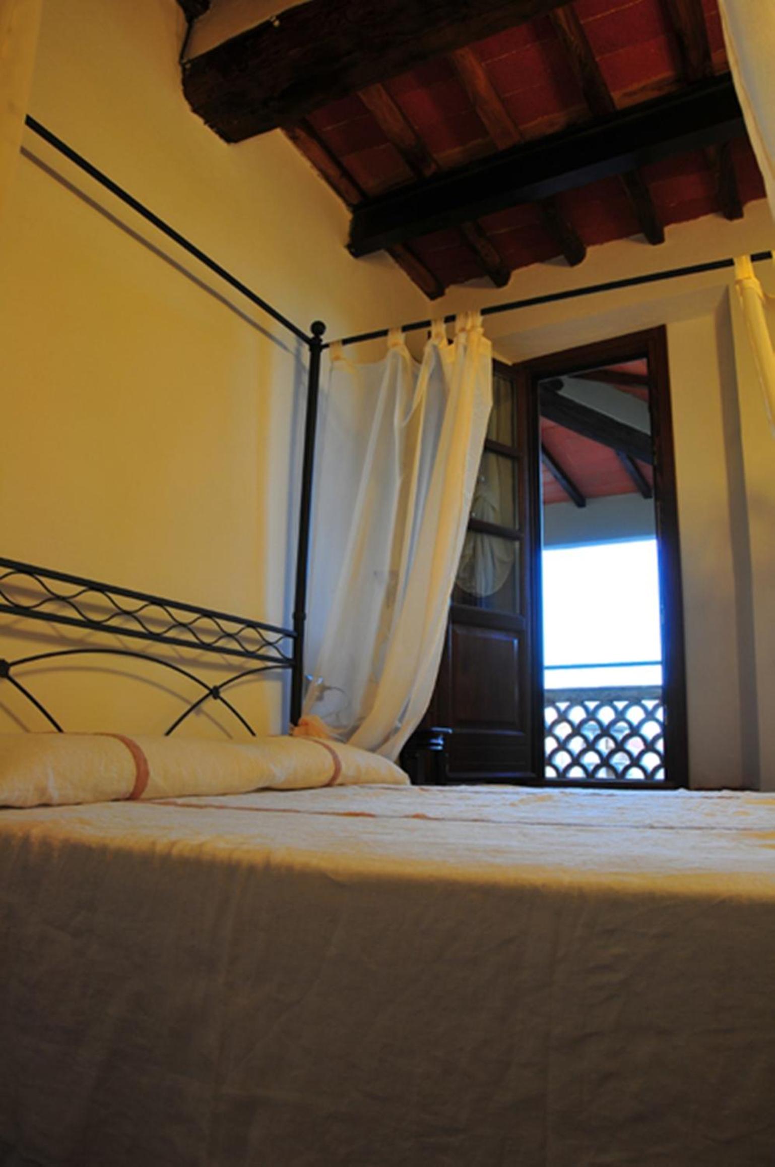 Suite with Balcony - Photo 9