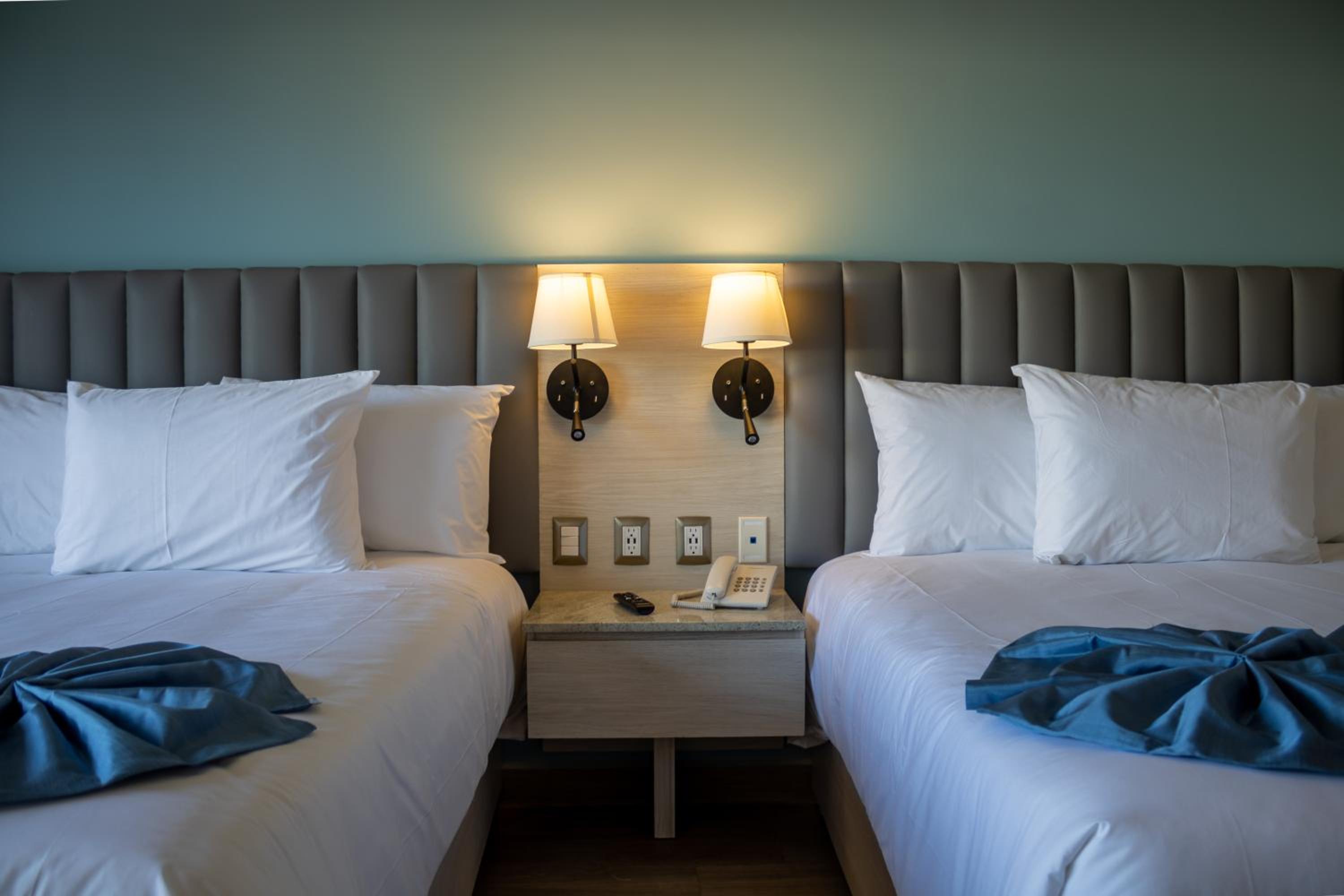 Double Room with Sea View - Photo 3
