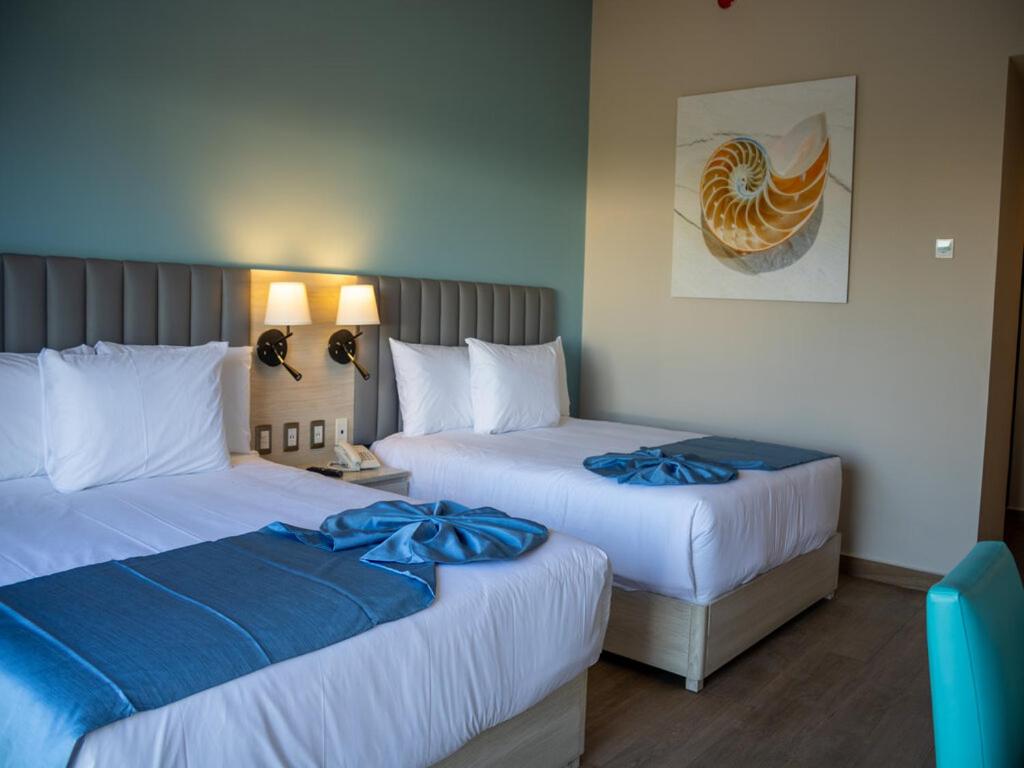 Double Room with Lake View - Photo 3