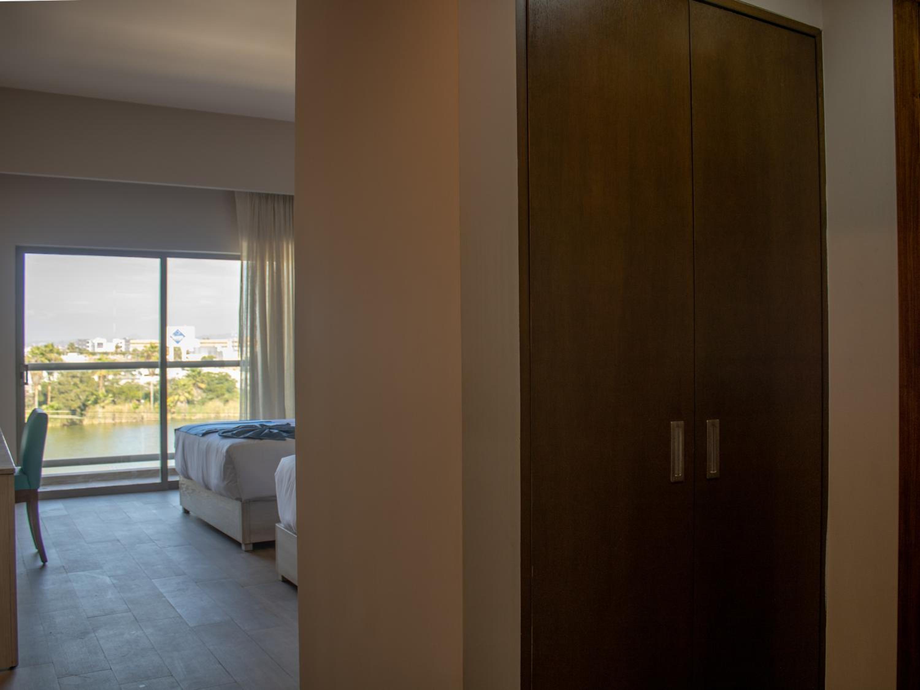 Double Room with Lake View - Photo 2