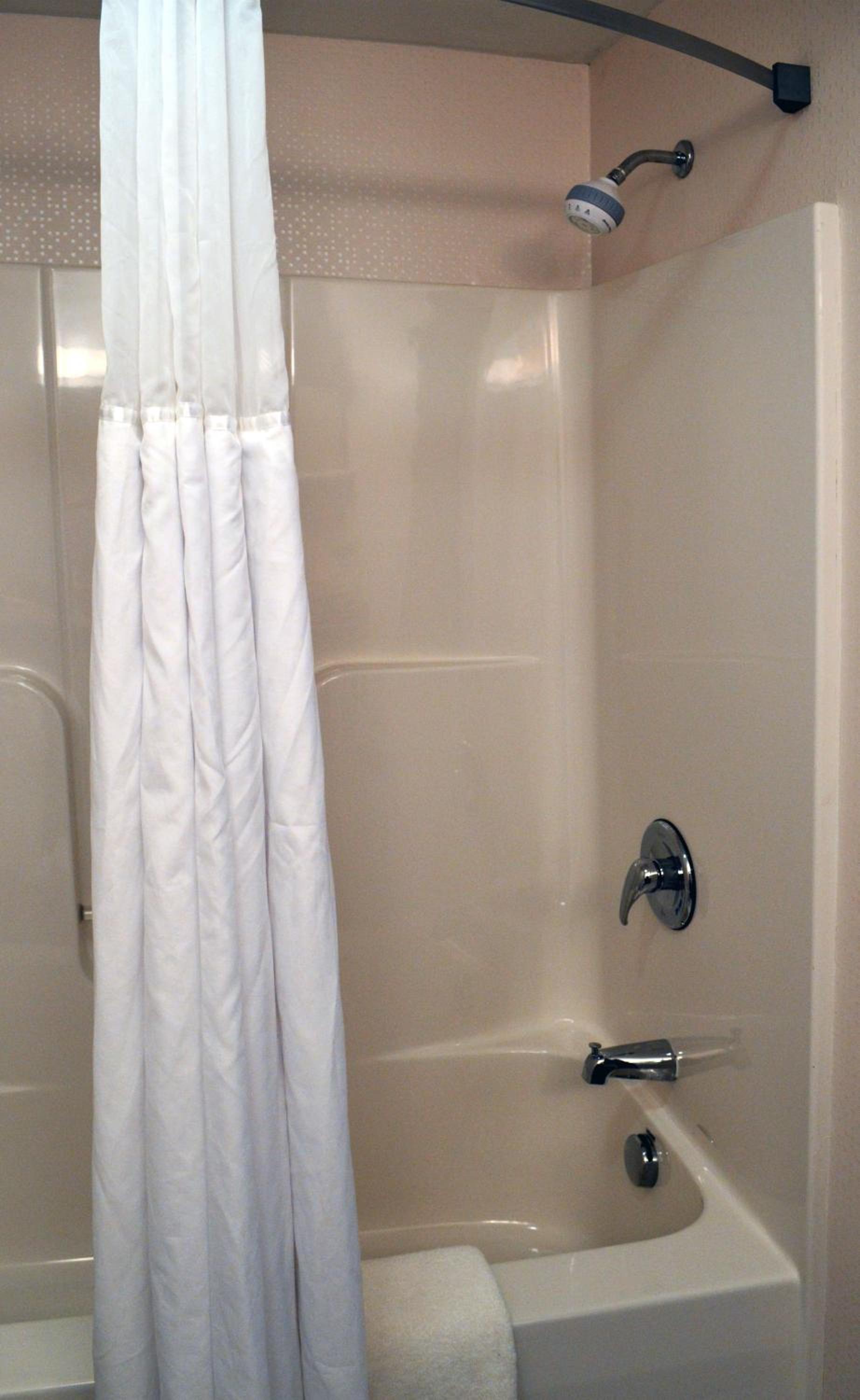 Queen Suite with Kitchen - Photo 5