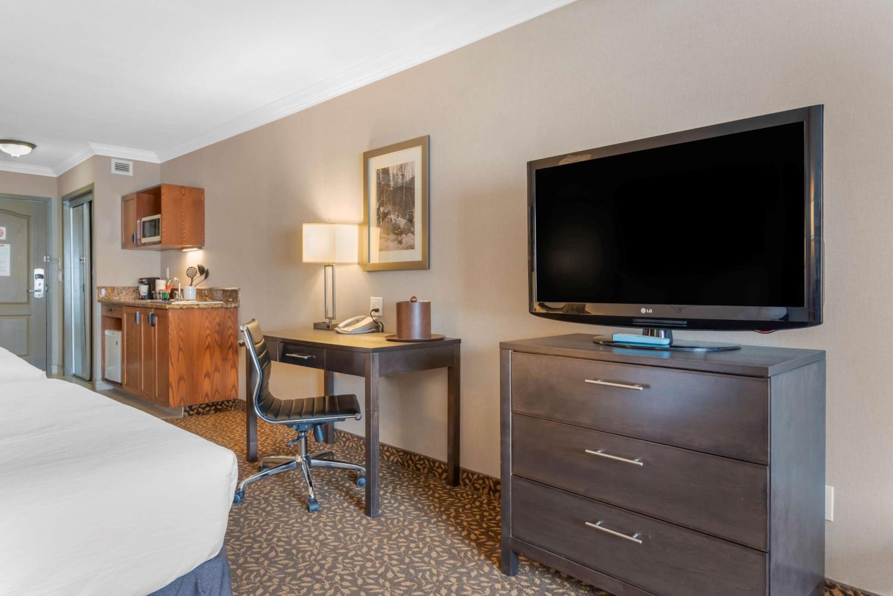 King Room with Sofa Bed, Fireplace and Kitchenette - Non-Smoking