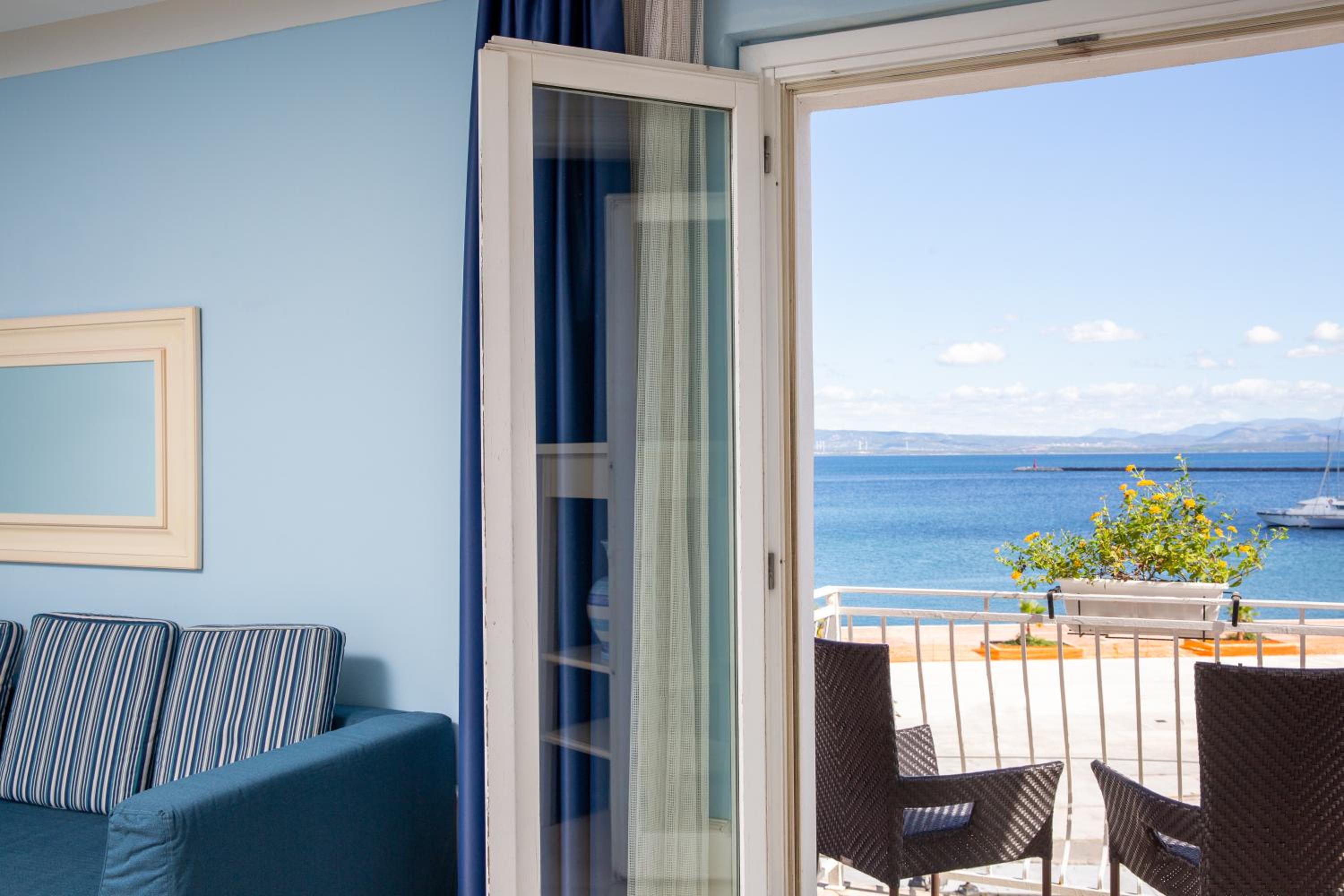 Suite with Sea View - Photo 9
