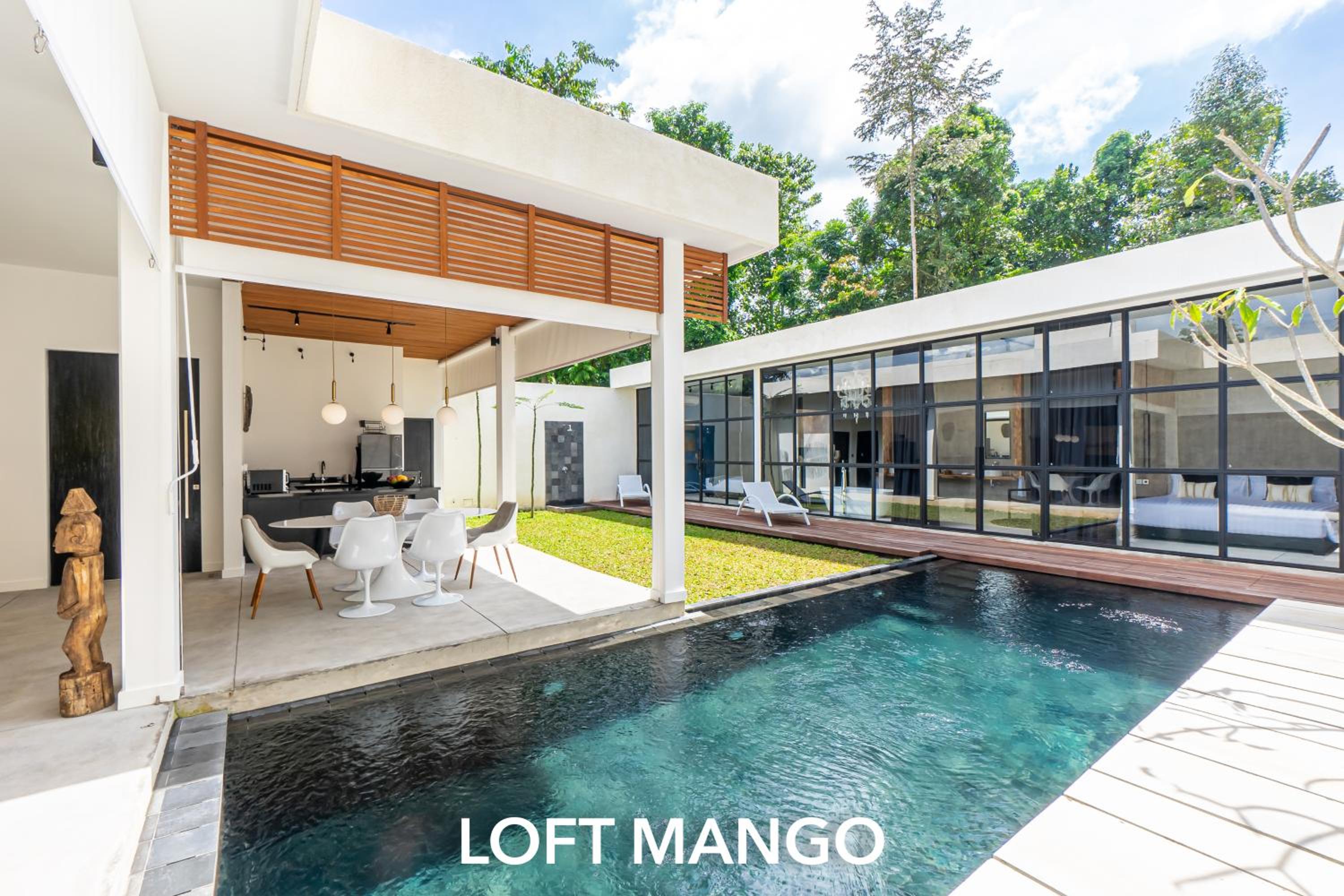 Villa with Private Pool - Photo 1