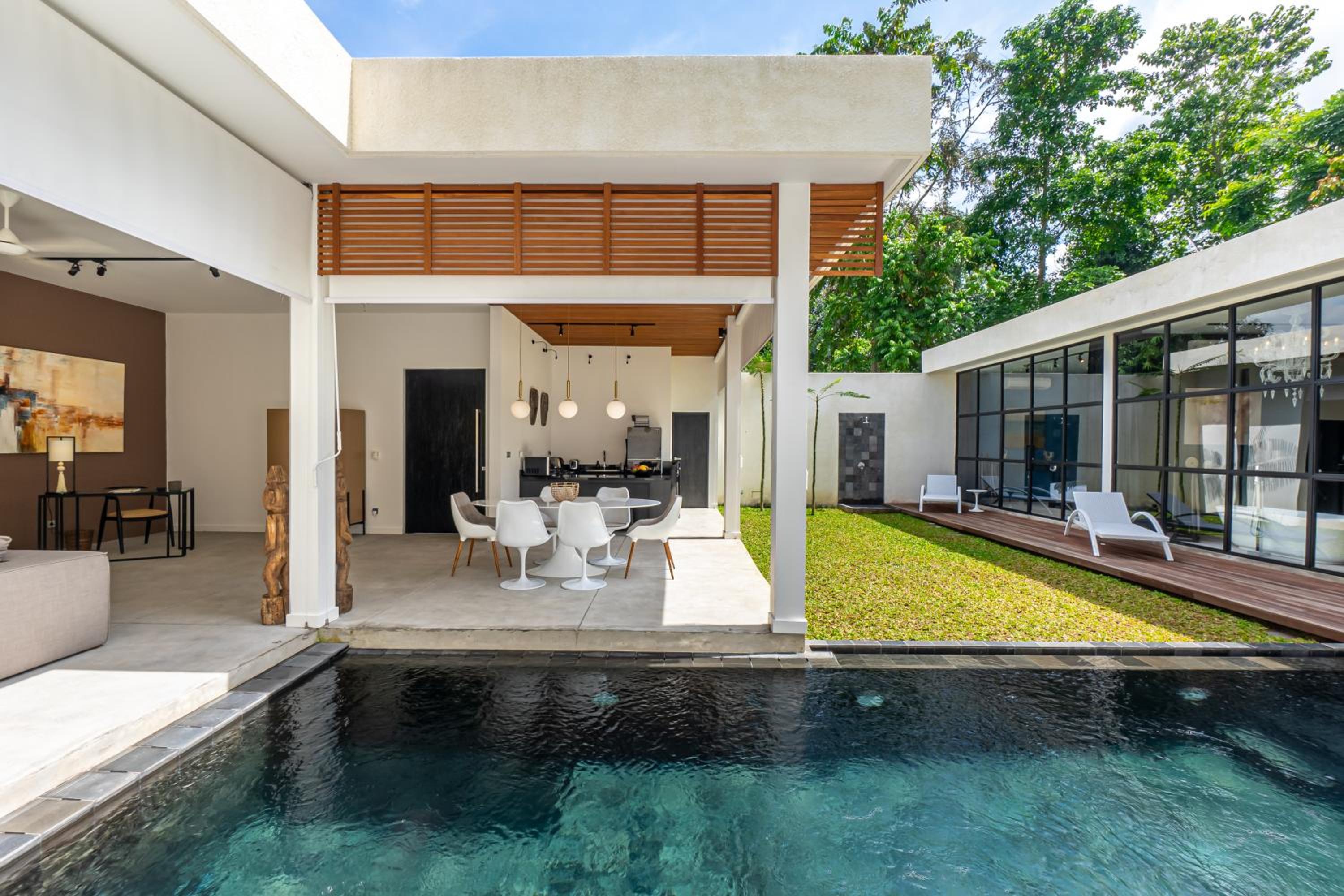 Villa with Private Pool - Photo 32