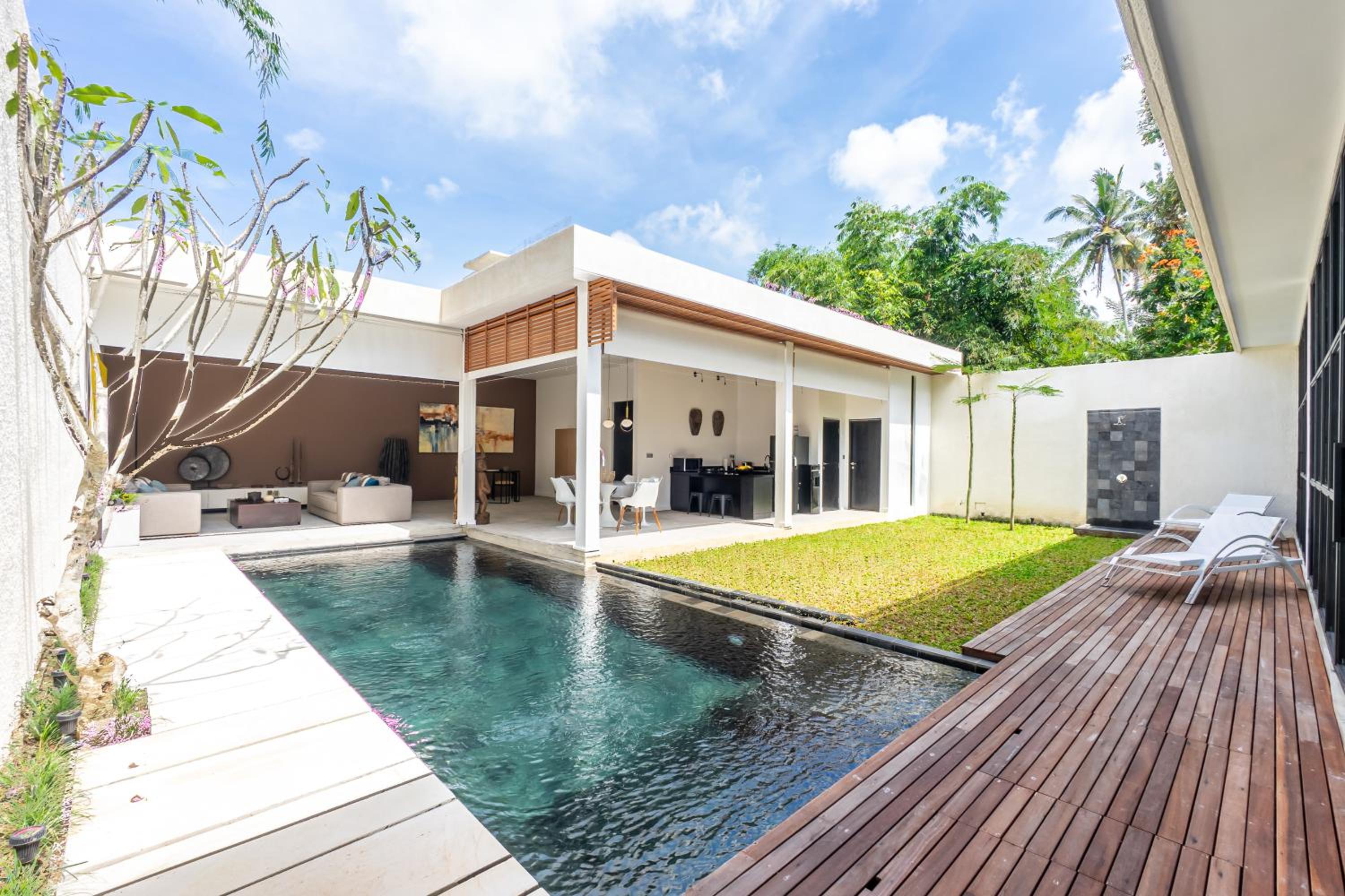 Villa with Private Pool - Photo 33