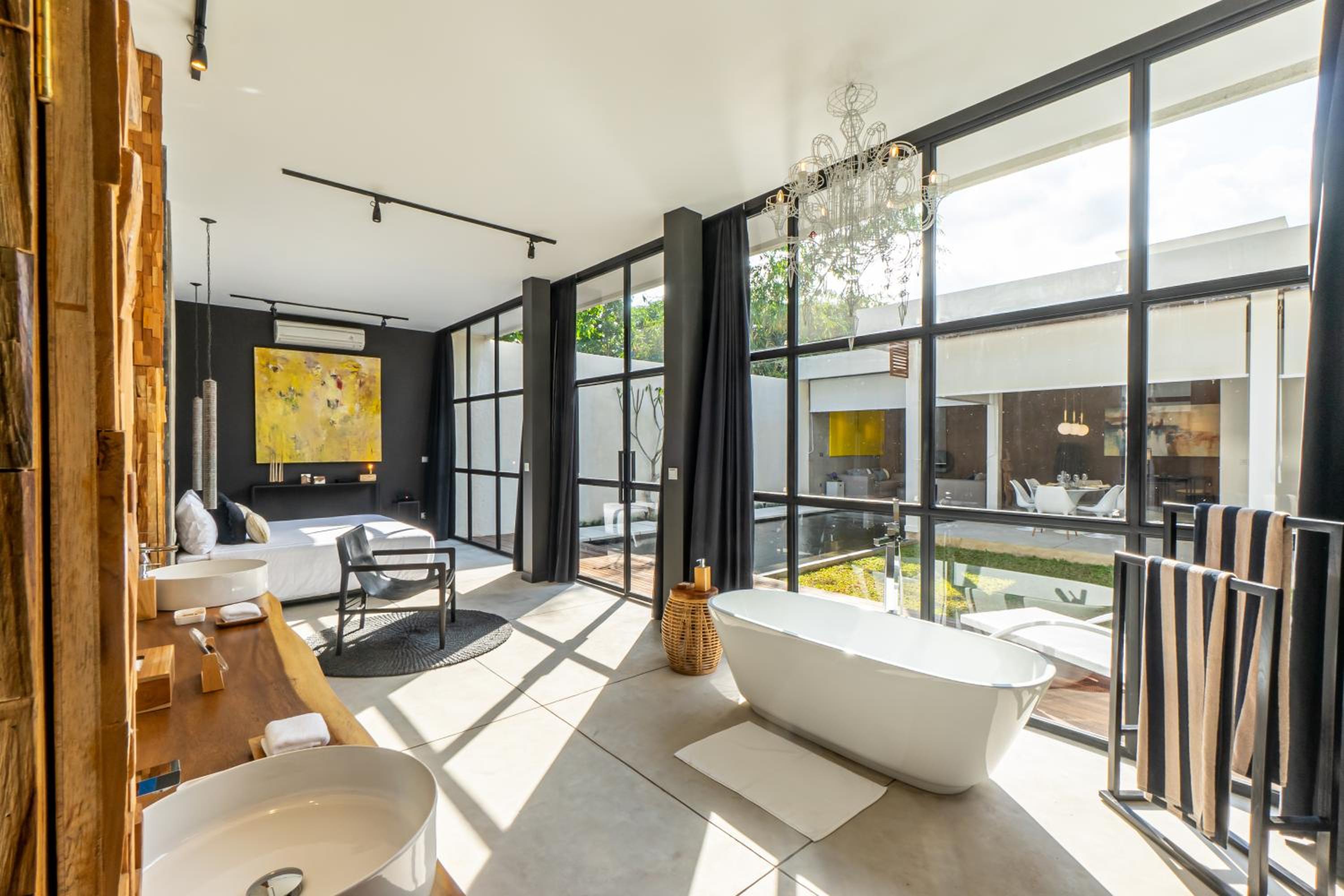 Villa with Private Pool - Photo 25