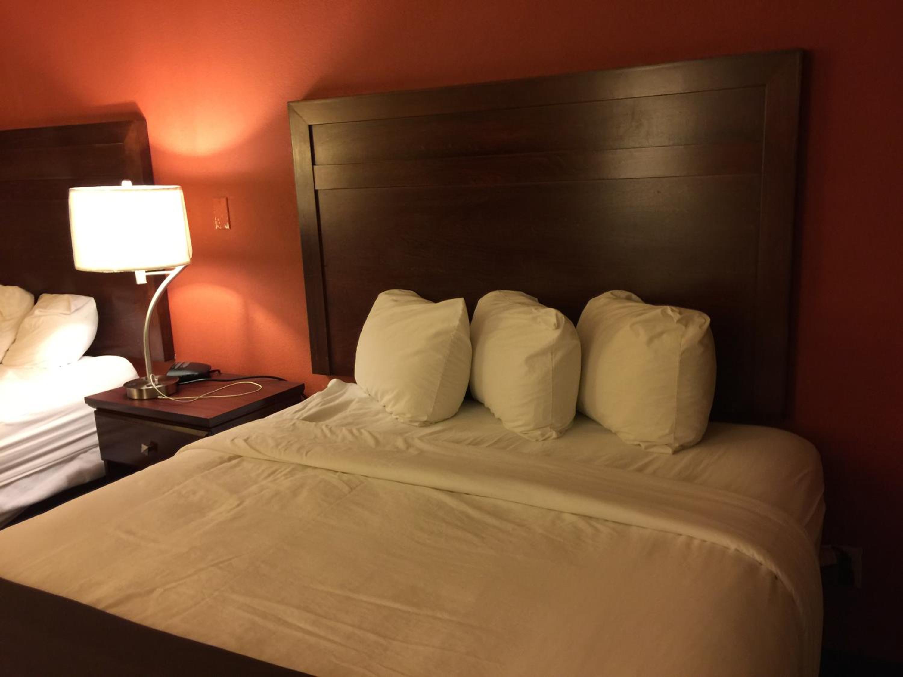 King Room - Non-Smoking - Photo 2