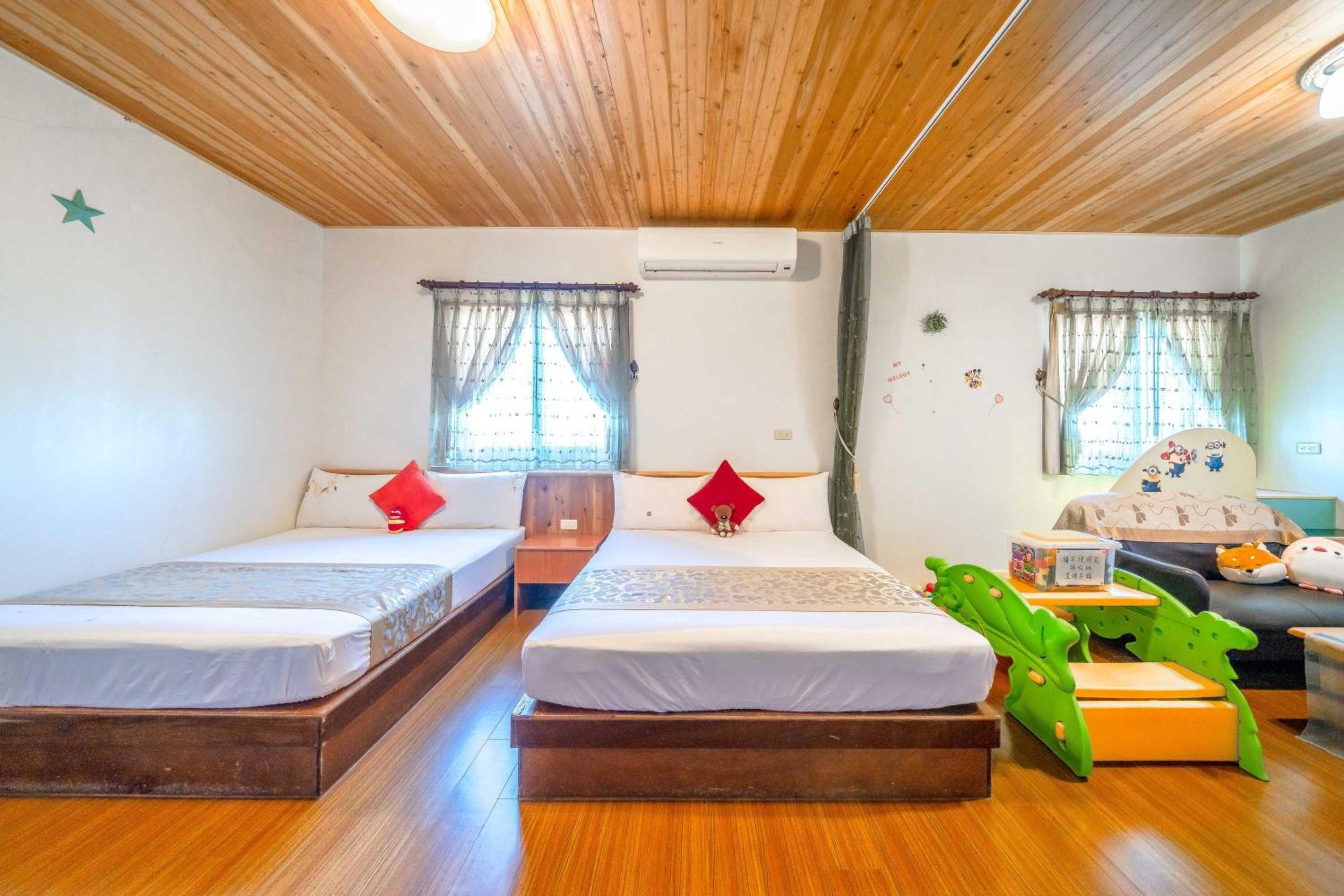 Standard Quadruple Room - Photo 3