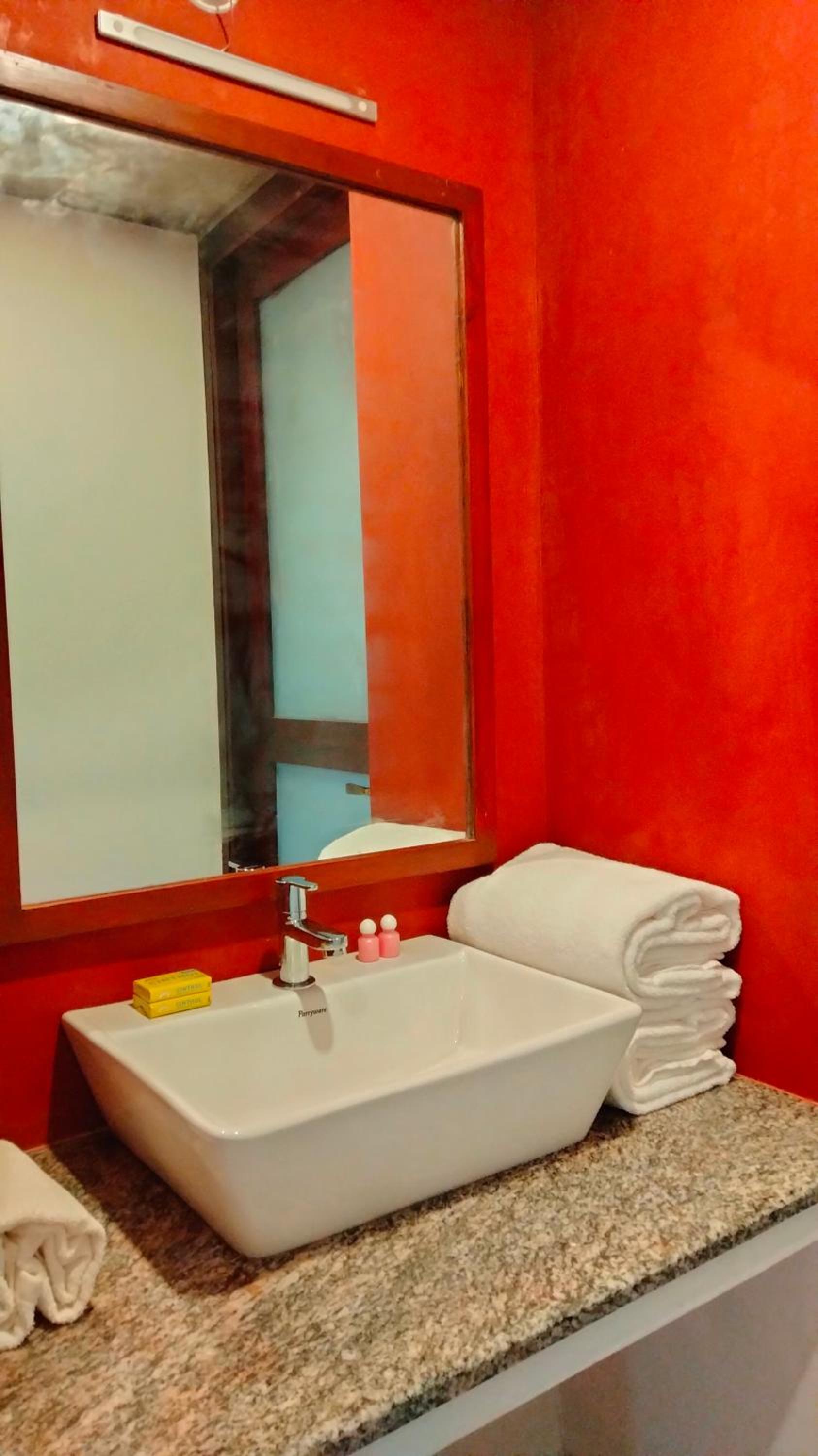 Family Suite with Balcony - Photo 3