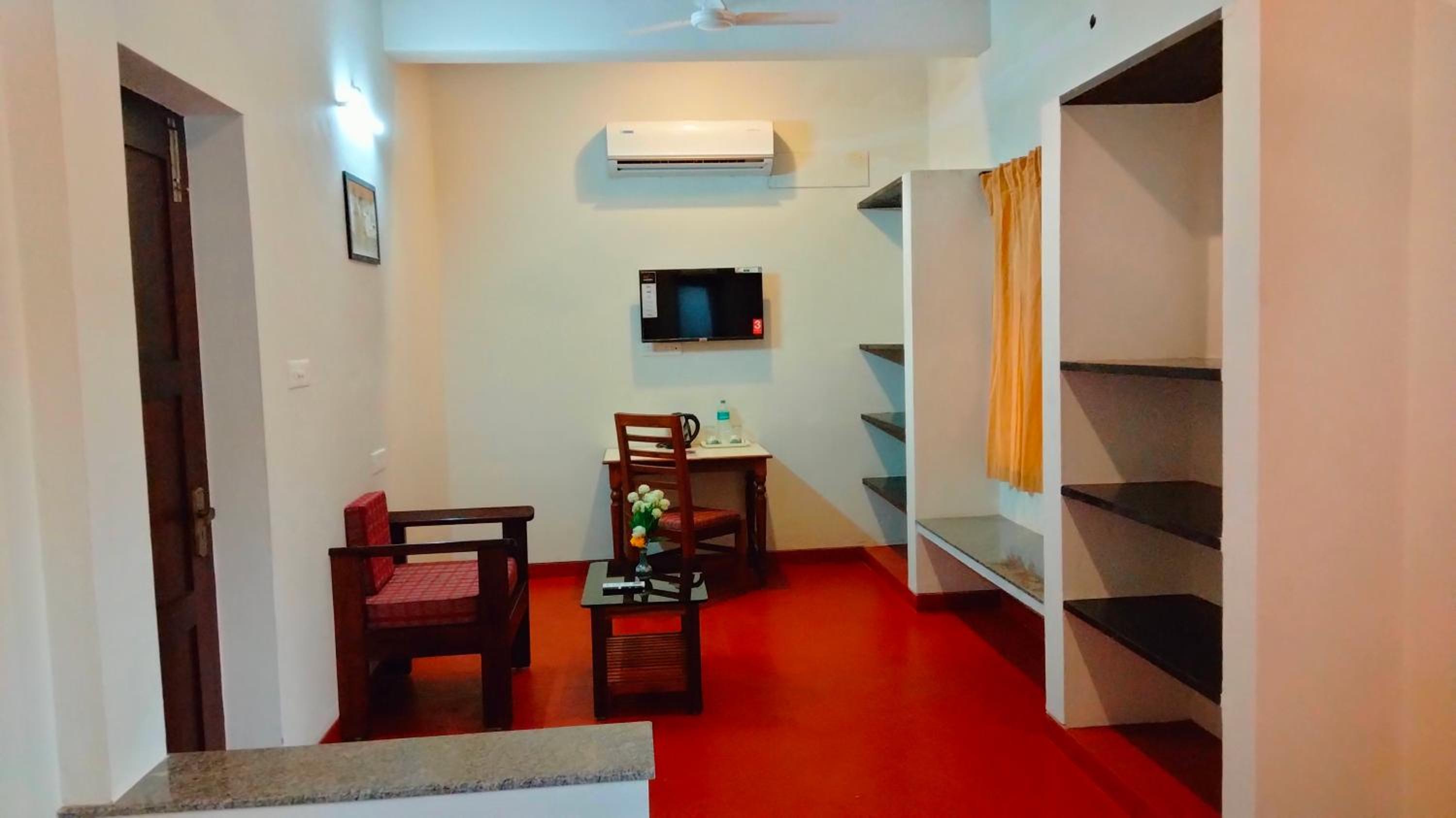 Family Suite with Balcony - Photo 6