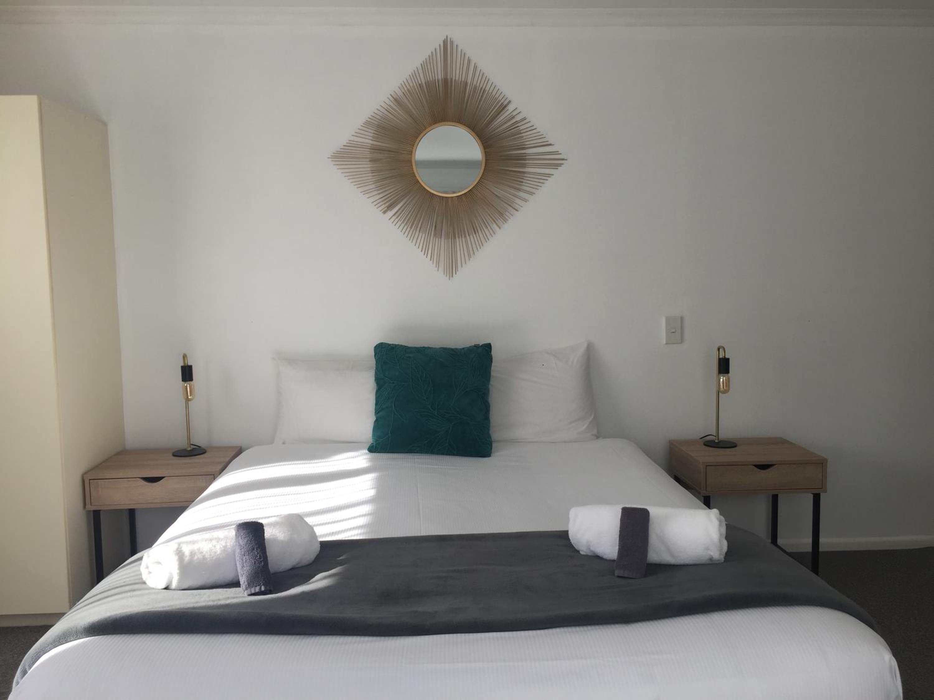 King Suite with Spa Bath - Photo 1