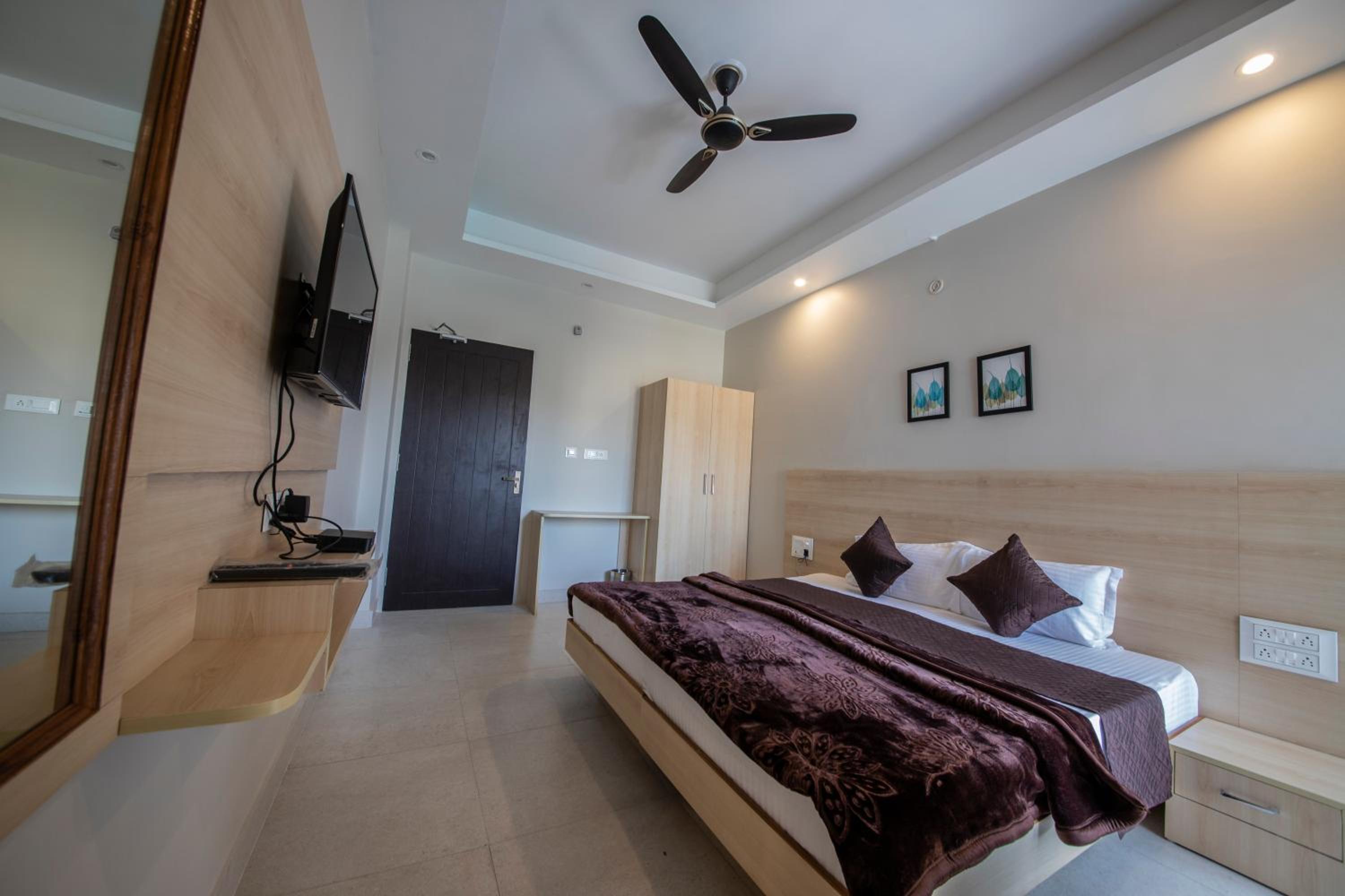Deluxe Double or Twin Room