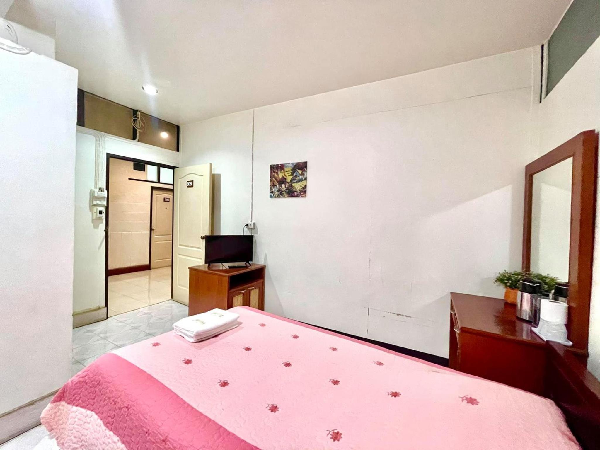 Budget Double Room photo 2