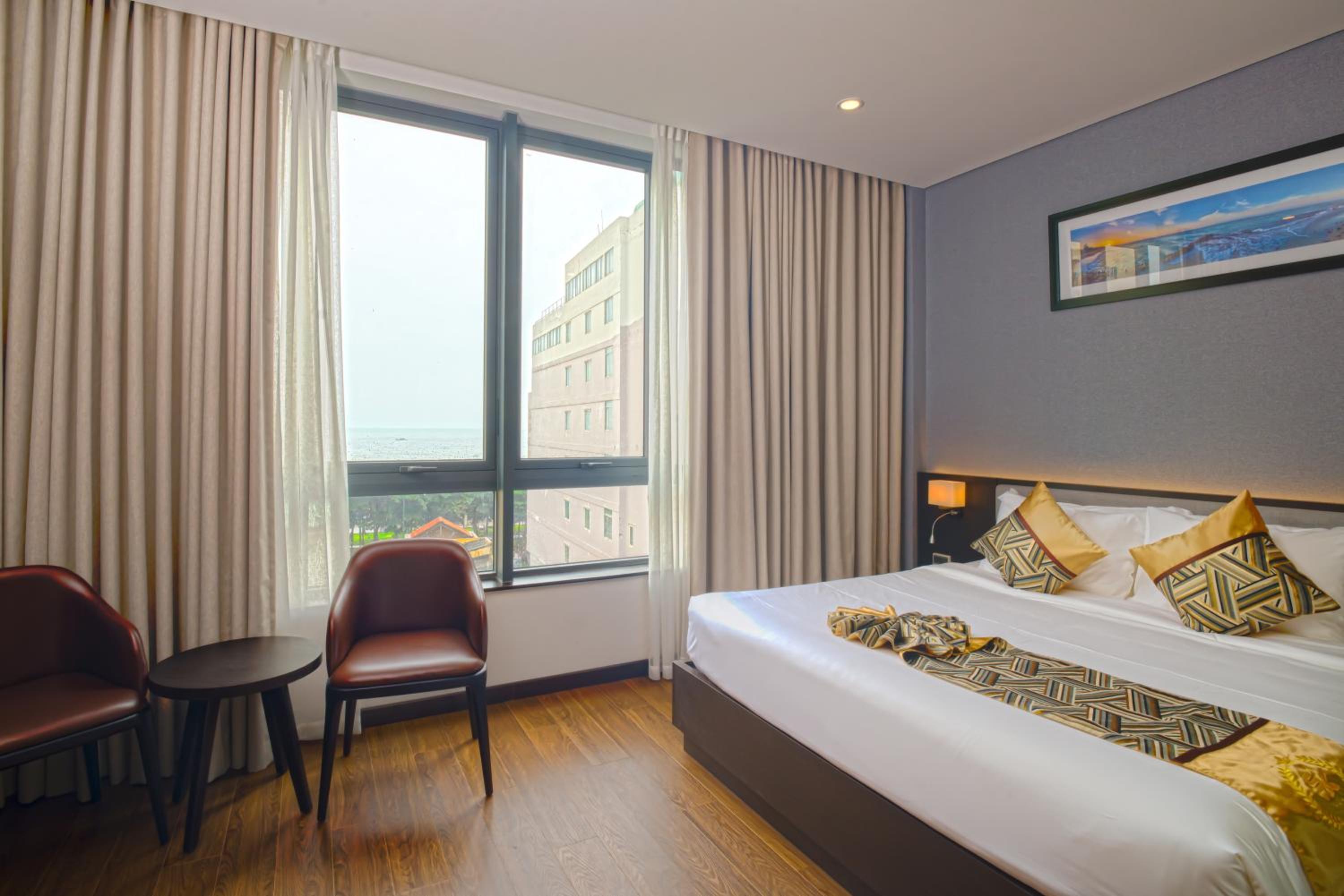 Deluxe Double Room with Side Sea View