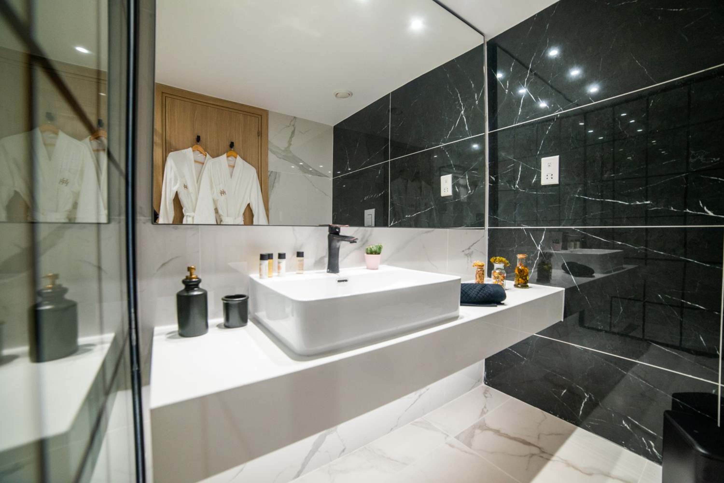 Junior Sea View Suite with Jacuzzi - Photo 16