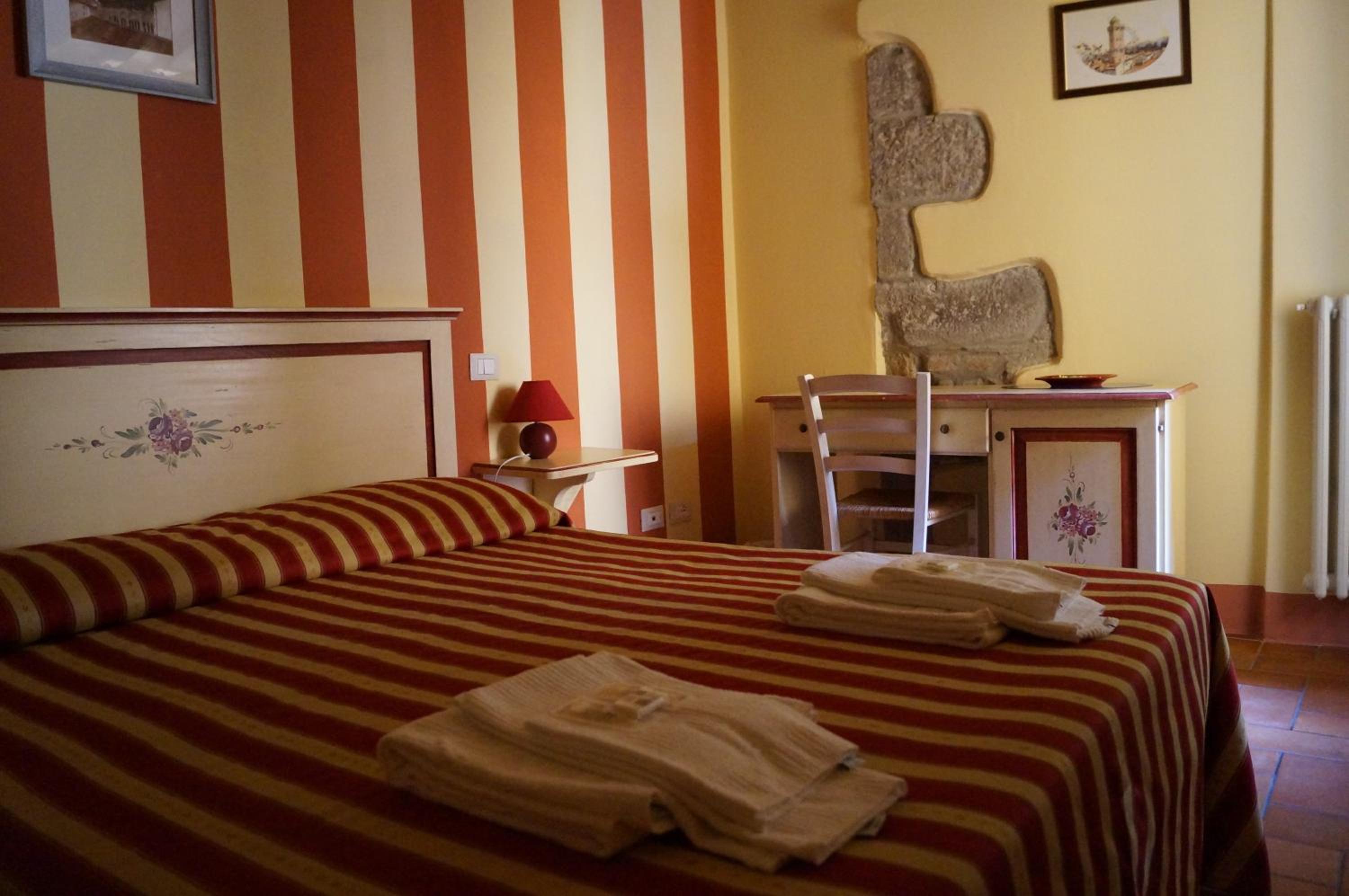 Double or Twin Room - Photo 9