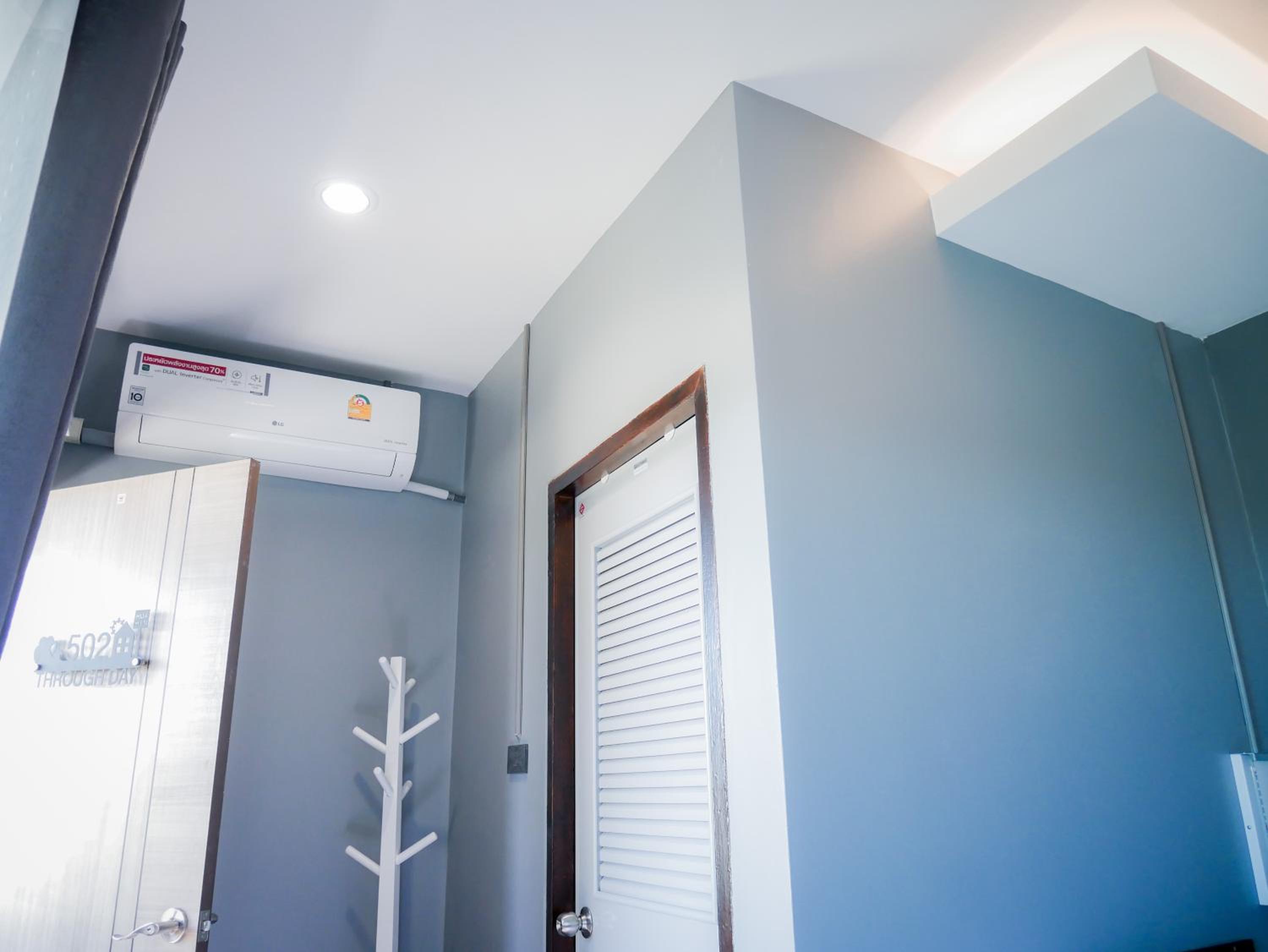 Standard Twin Room - Photo 12
