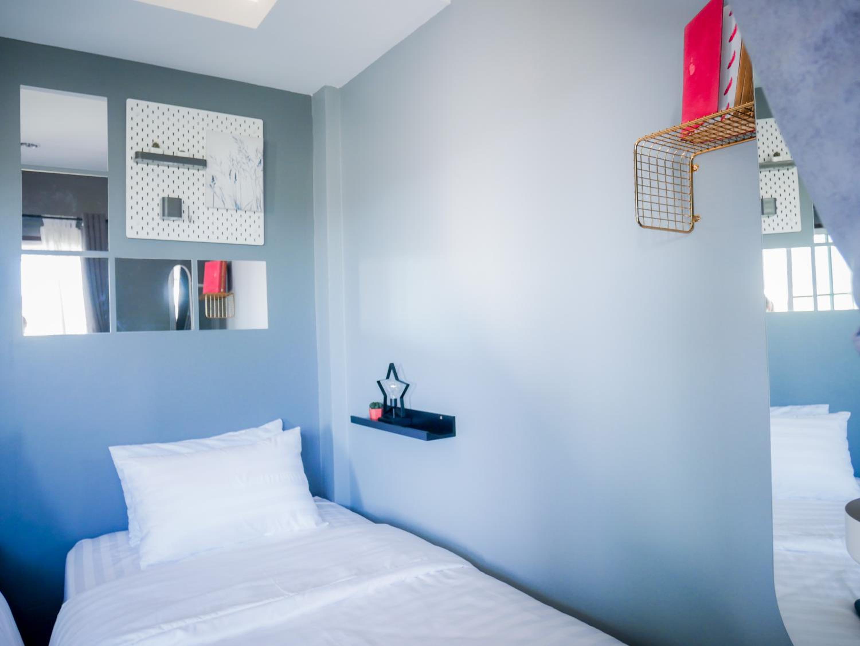 Standard Twin Room - Photo 9