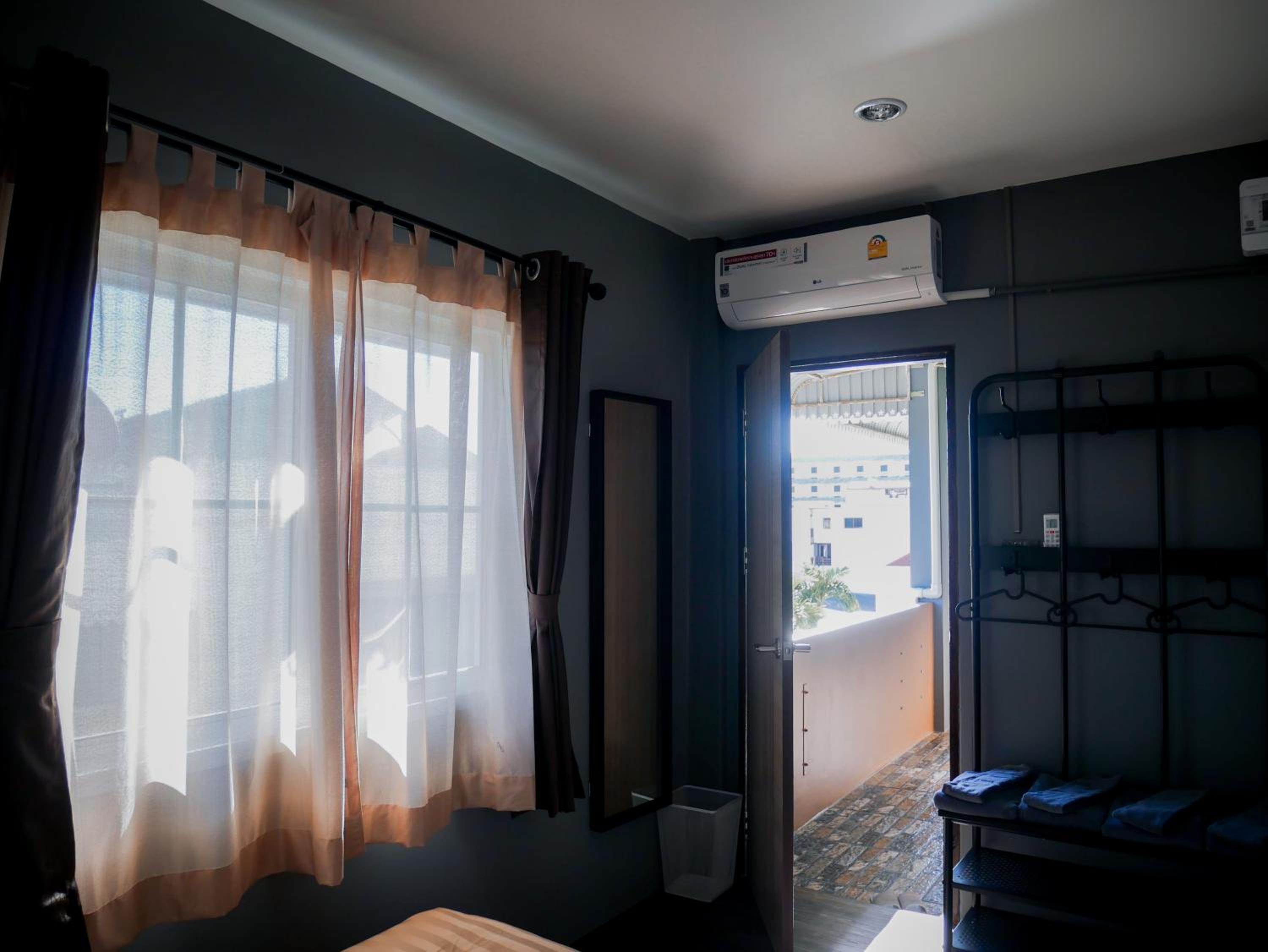 Standard Quadruple Room - Photo 17