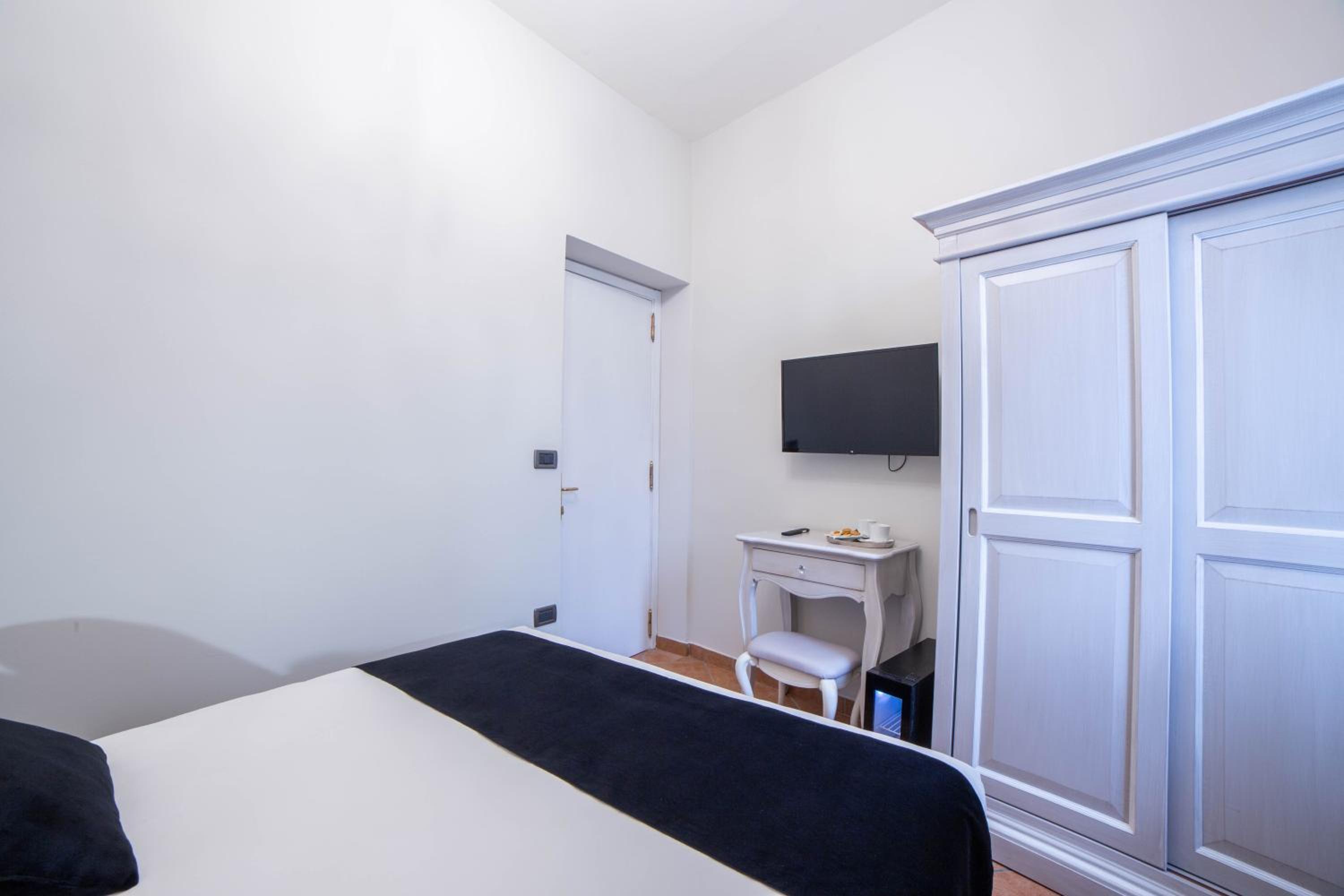 Double Room with Private External Bathroom photo 3