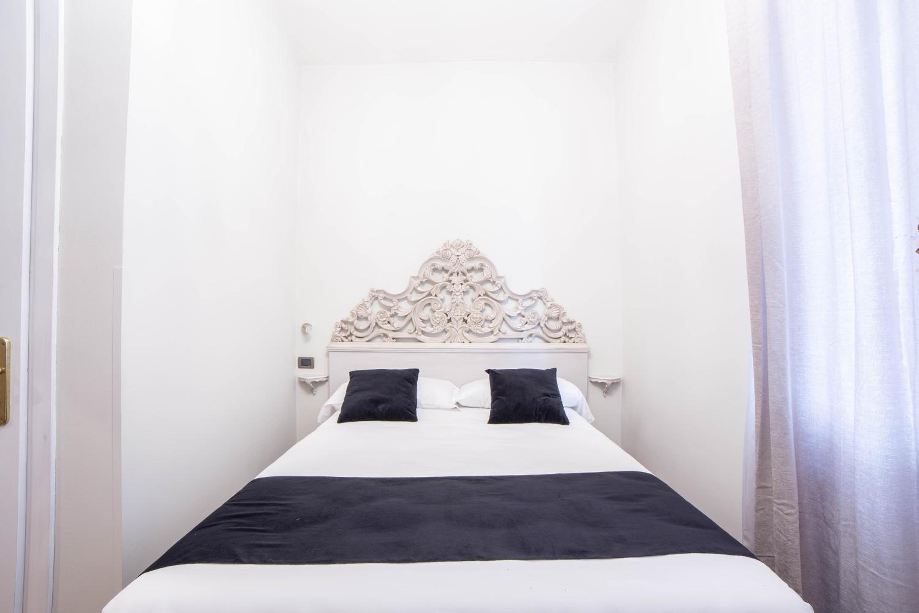 Budget Double Room photo 3