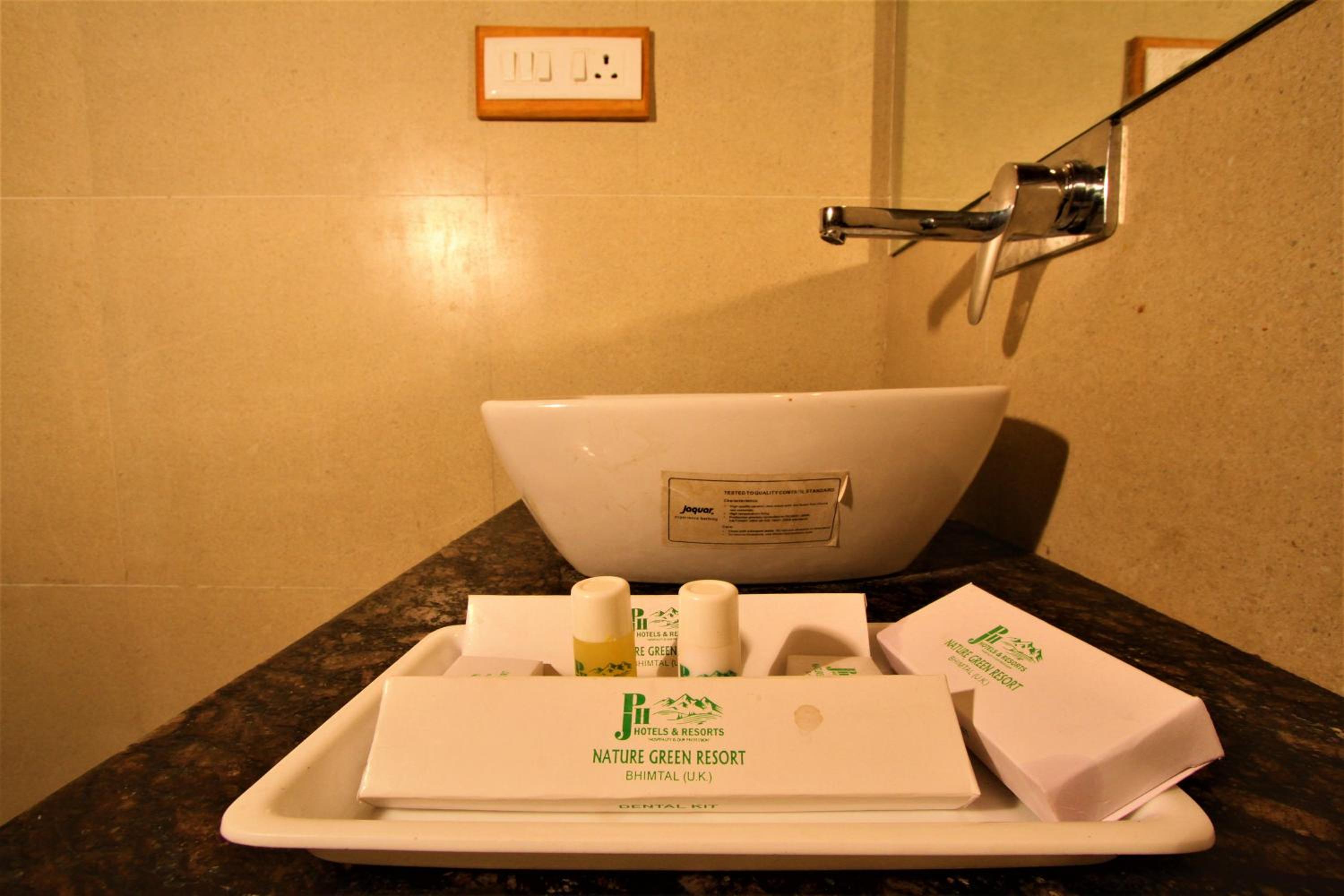 Deluxe Double Room with Balcony - Photo 10