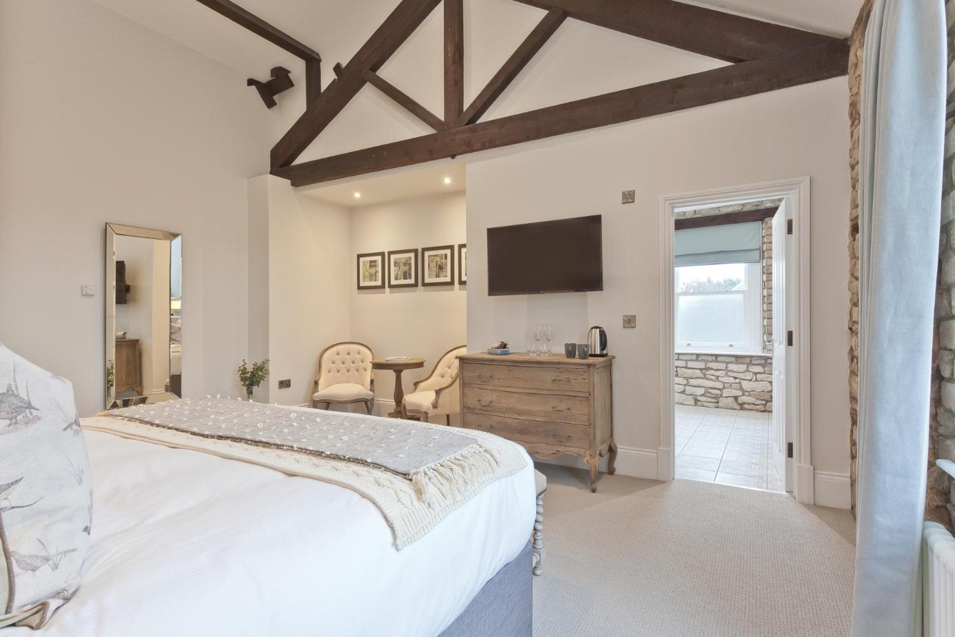 Superior King Room - Photo 9