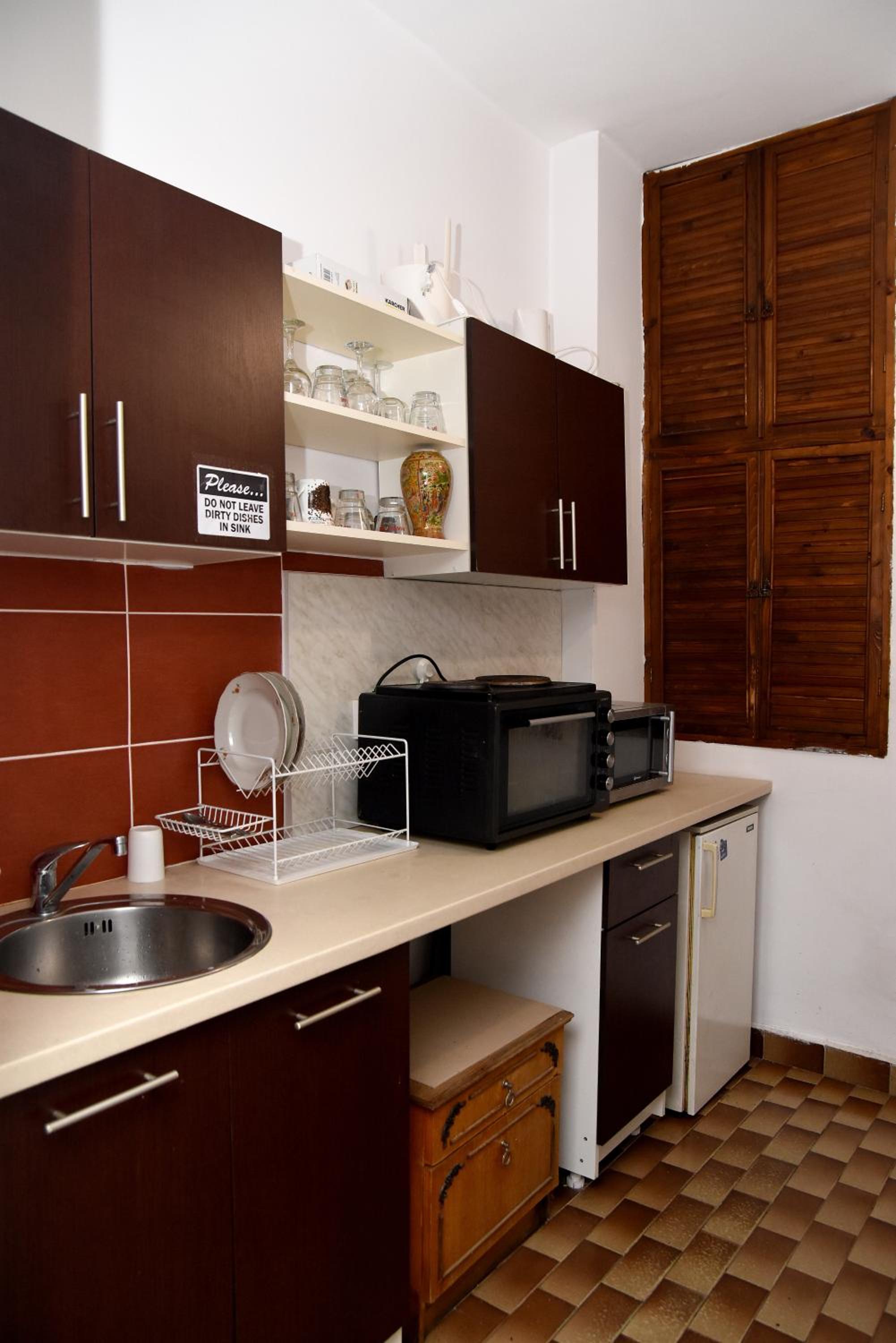 Deluxe Double Room with Private Bathroom - Photo 5