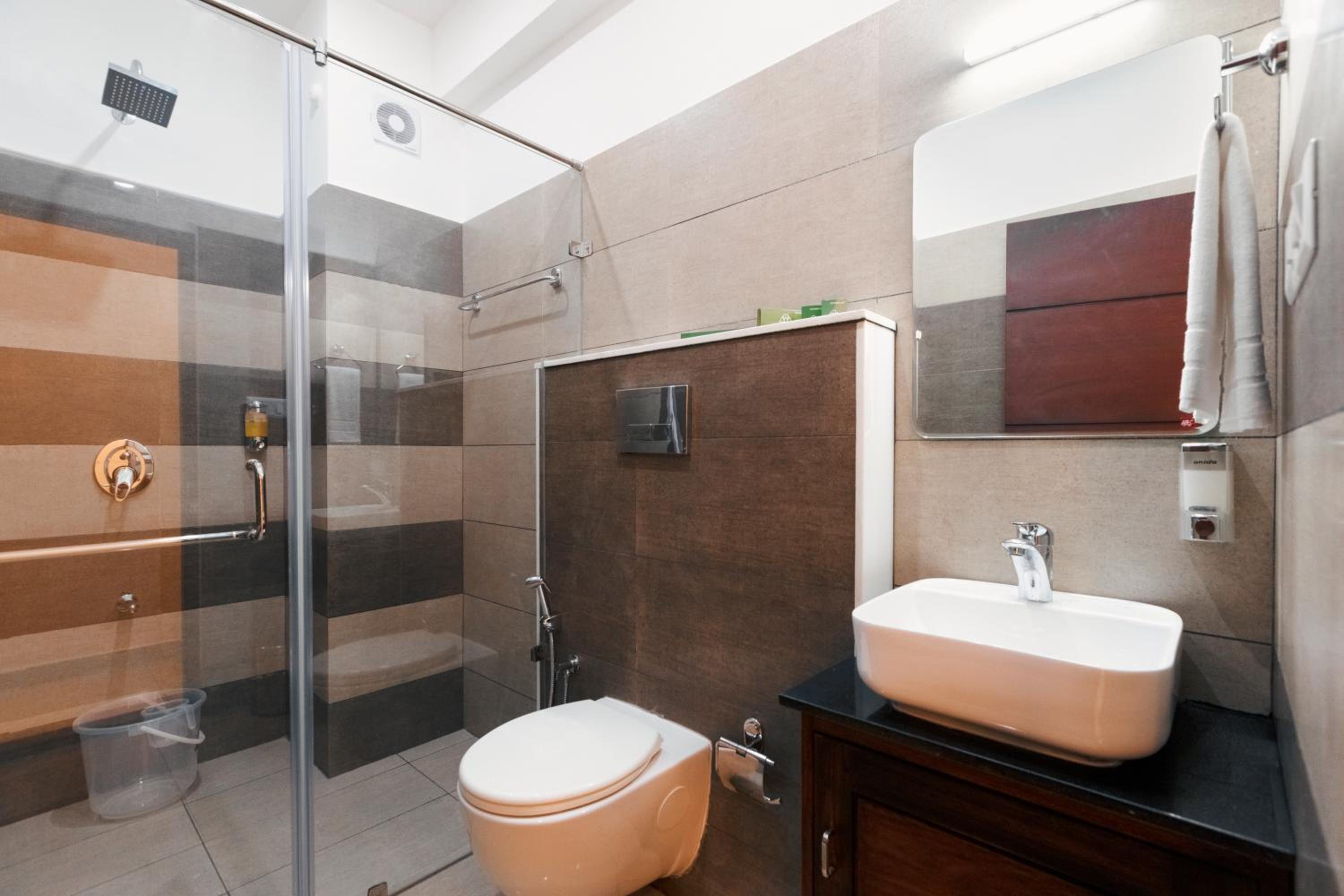 Deluxe Double Room with Balcony - Photo 12