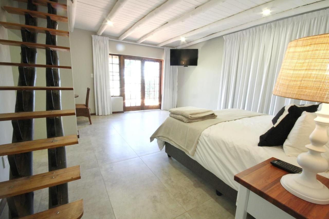Two-Bedroom Cottage - Photo 4